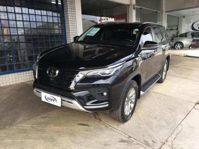 TOYOTA HILUX SW4 2.8 SRX 4X4 7 LUGARES 16V TURBO INTERCOOLER DIESEL 4P AUTOMTICO