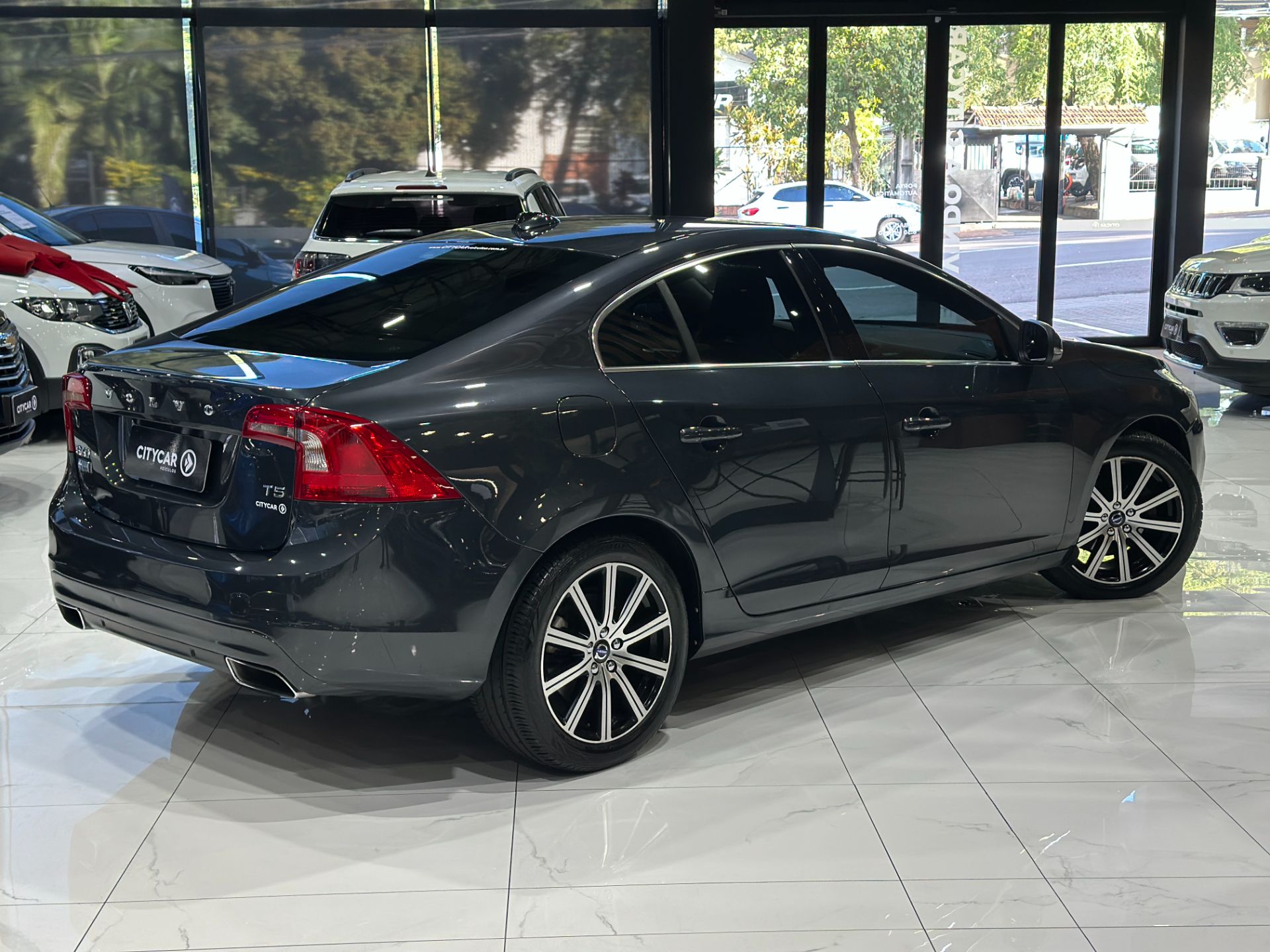 VOLVO S60 T5 MOMENTUM 2.0