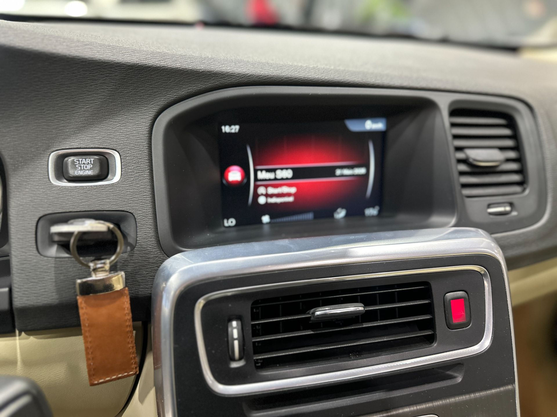VOLVO S60 T5 MOMENTUM 2.0