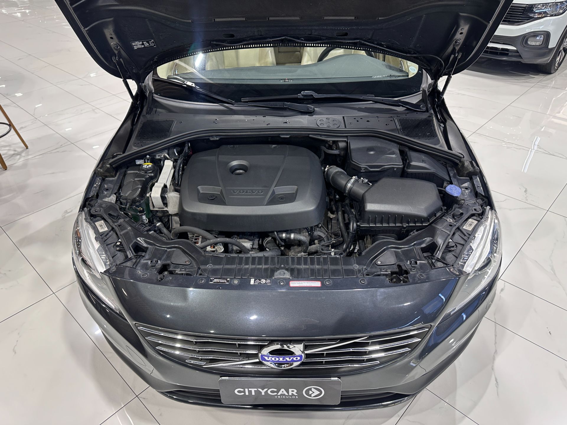 VOLVO S60 T5 MOMENTUM 2.0