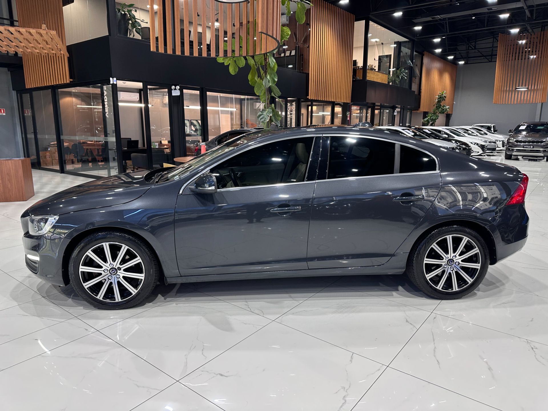 VOLVO S60 T5 MOMENTUM 2.0