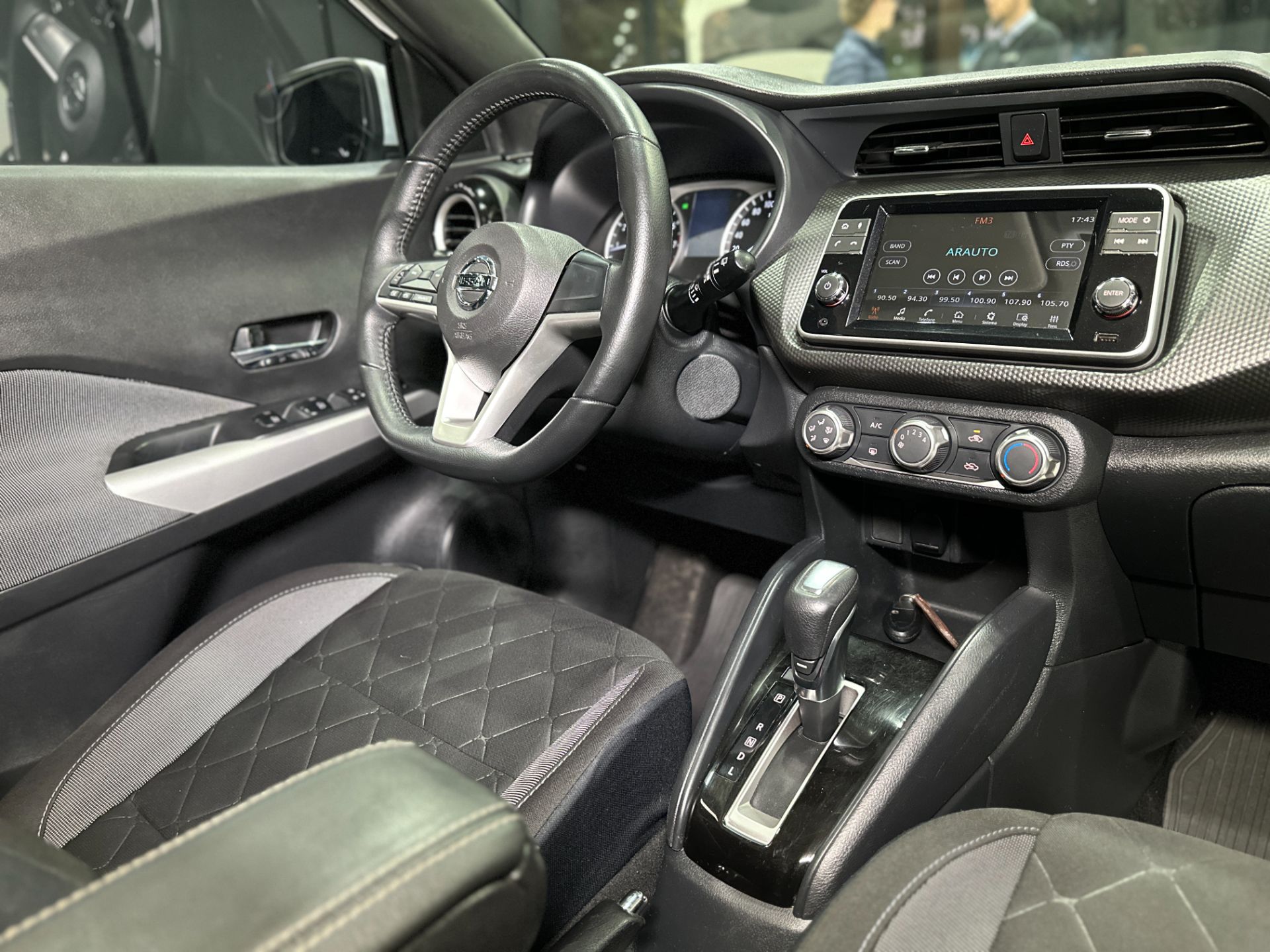 NISSAN KICKS SV CVT