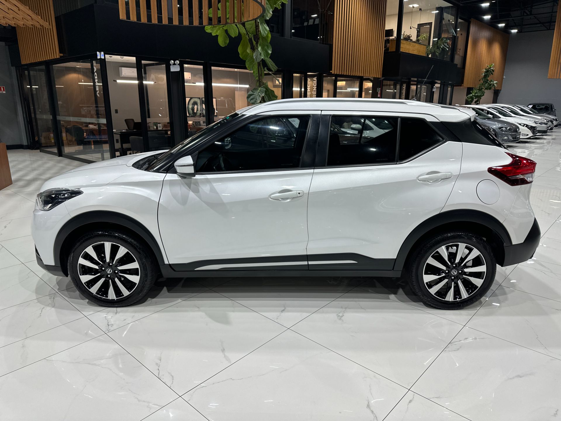 NISSAN KICKS SV CVT