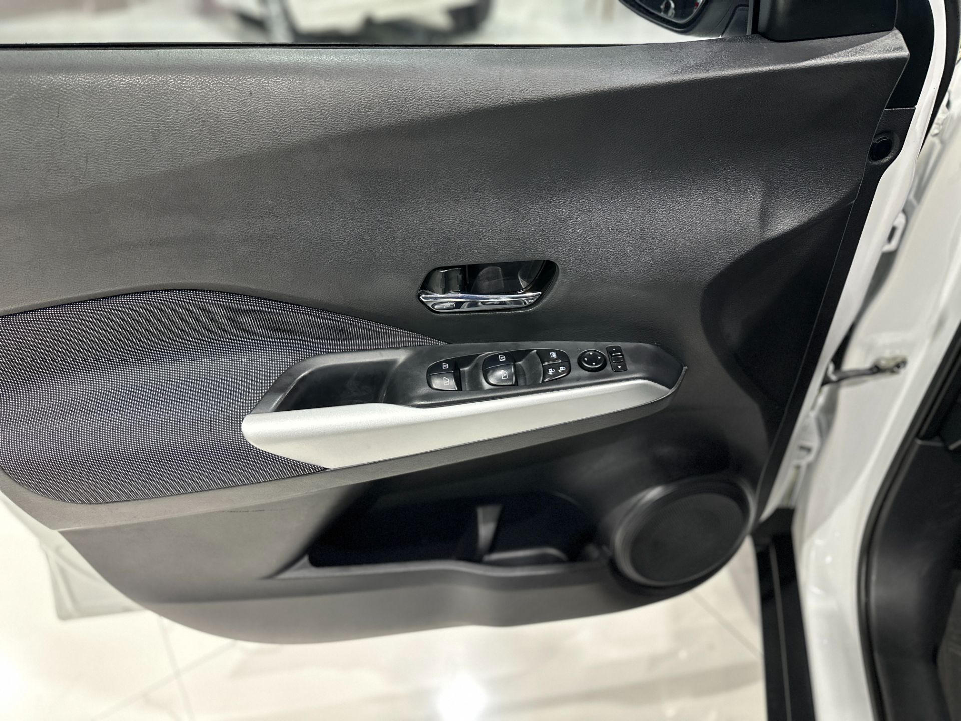 NISSAN KICKS SV CVT