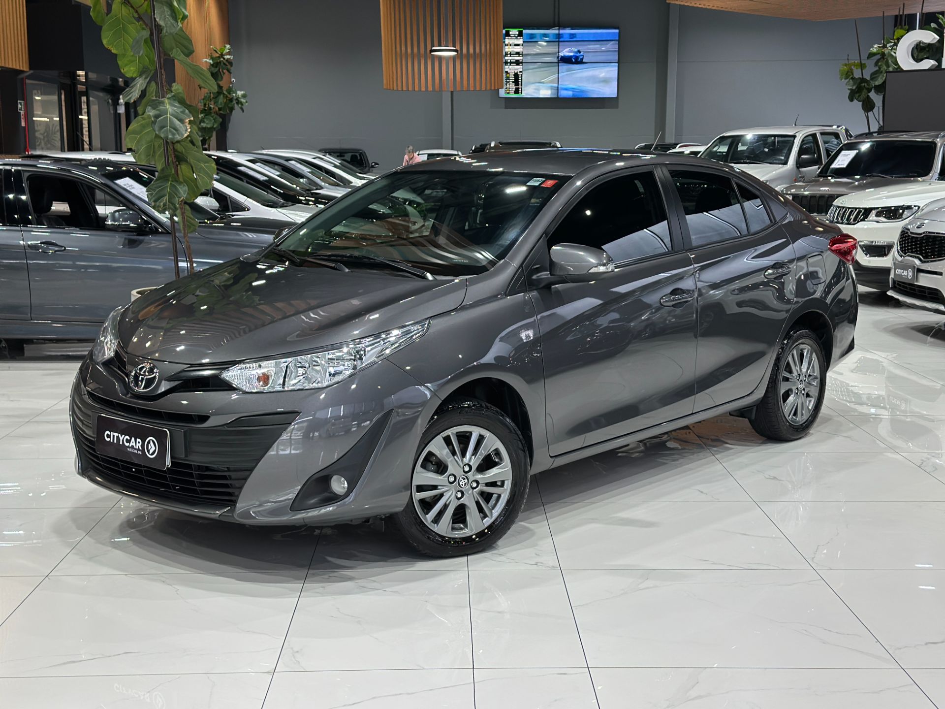 TOYOTA YARIS LX PLUS CONNECT SEDAN AUTOMATICO