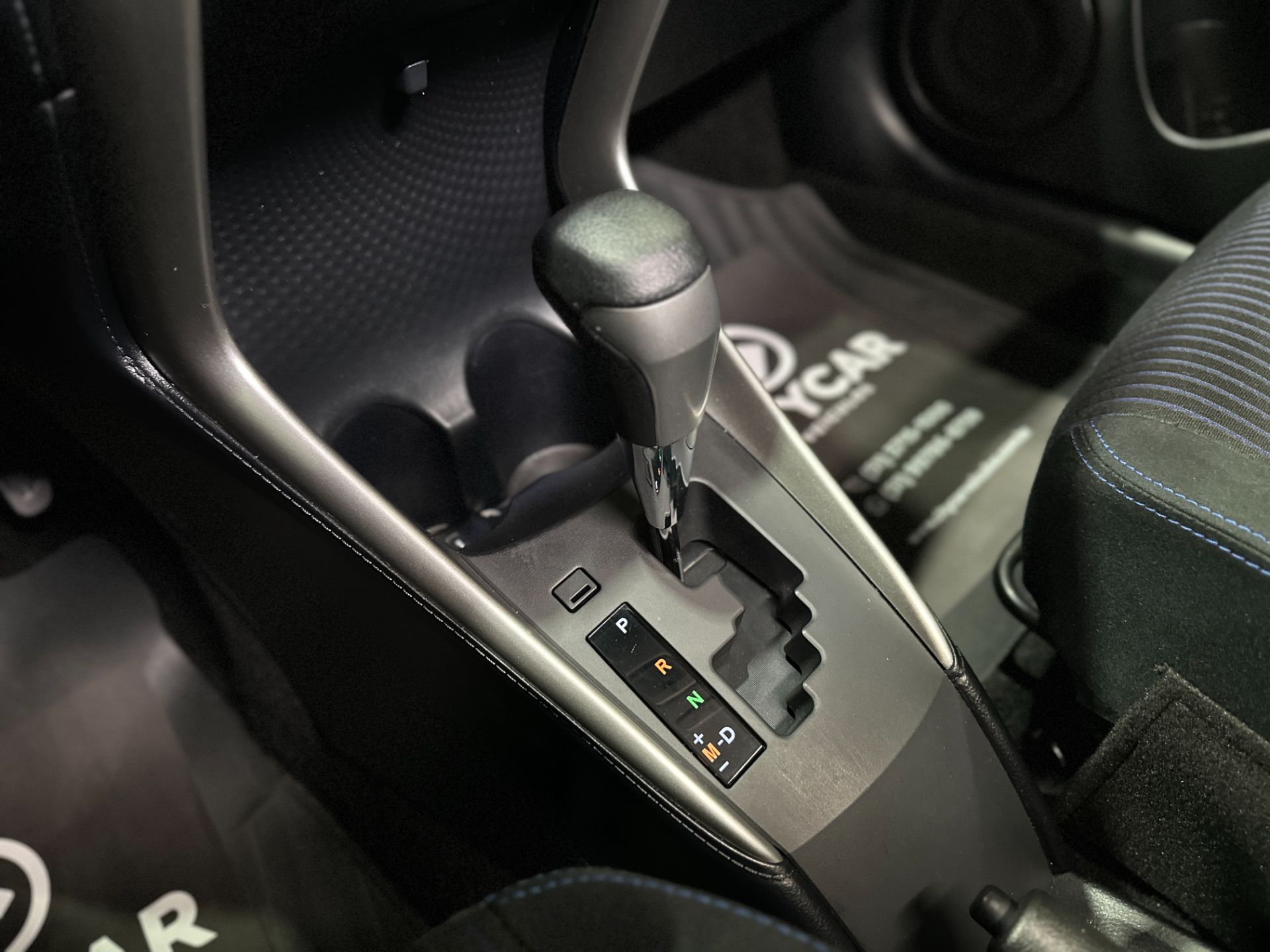 TOYOTA YARIS LX PLUS CONNECT SEDAN AUTOMATICO