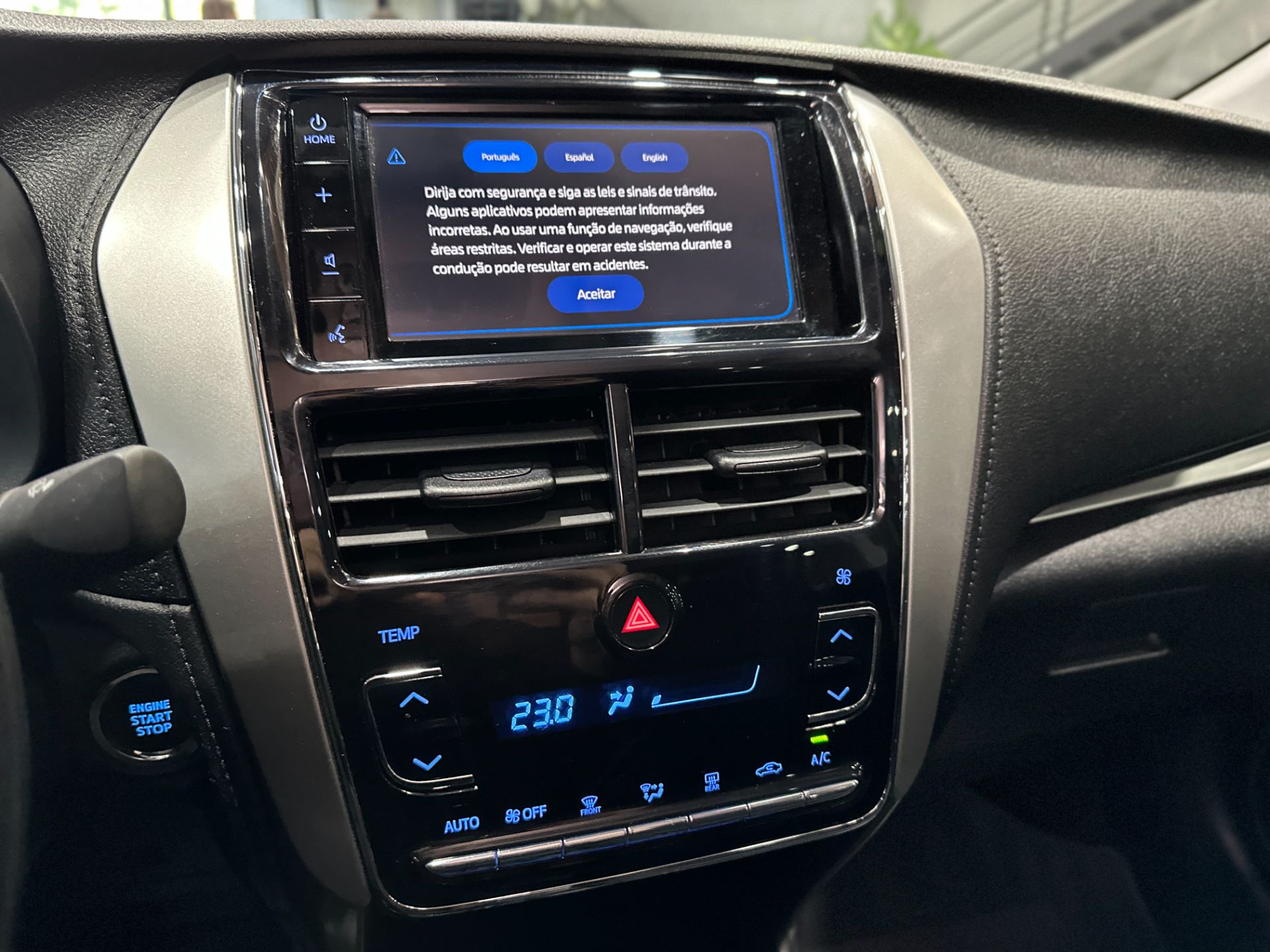 TOYOTA YARIS LX PLUS CONNECT SEDAN AUTOMATICO
