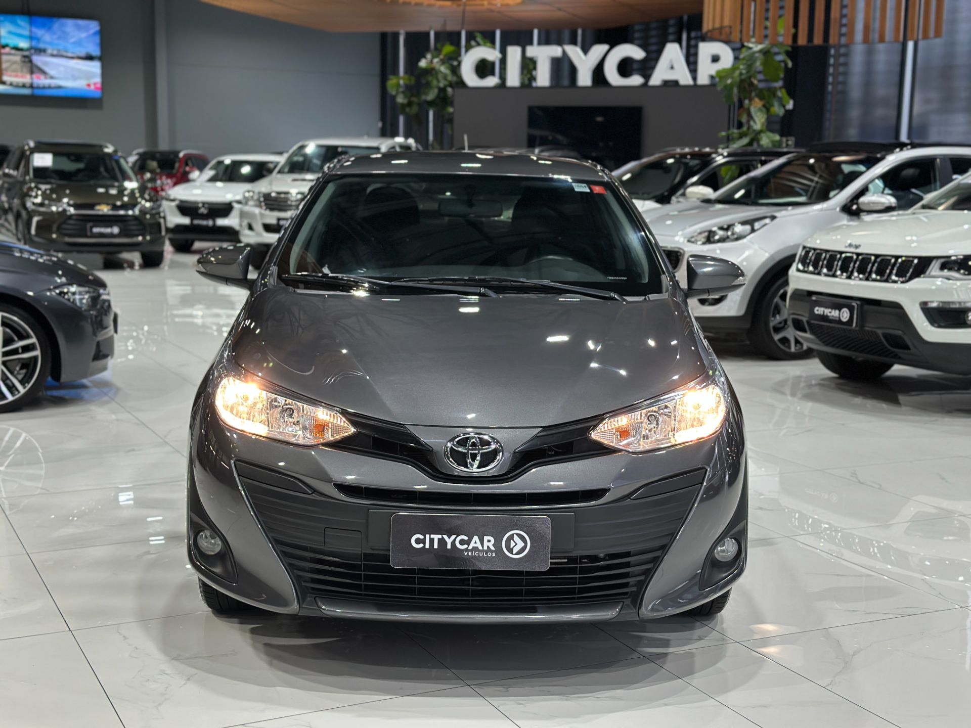 TOYOTA YARIS LX PLUS CONNECT SEDAN AUTOMATICO