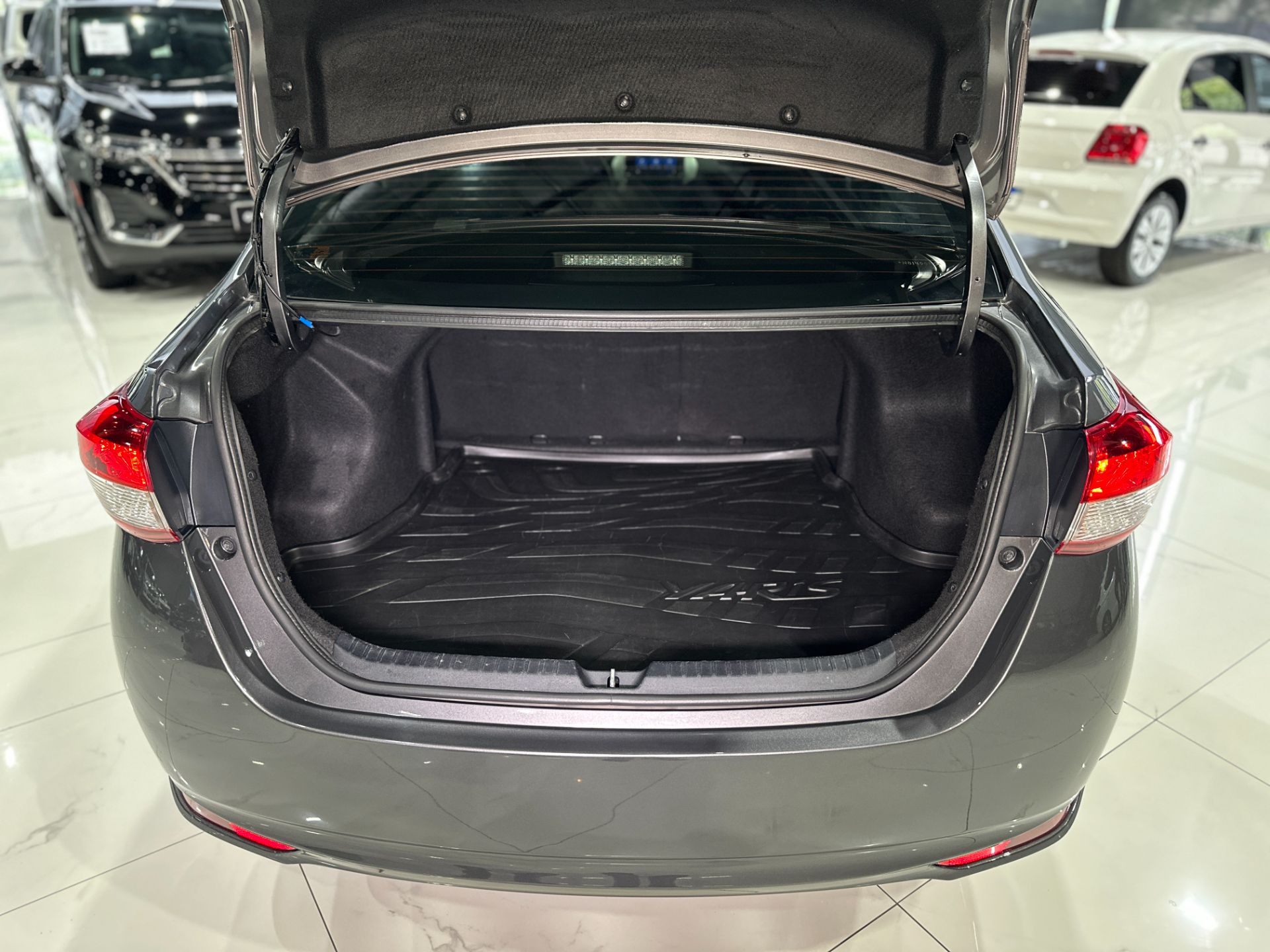 TOYOTA YARIS LX PLUS CONNECT SEDAN AUTOMATICO