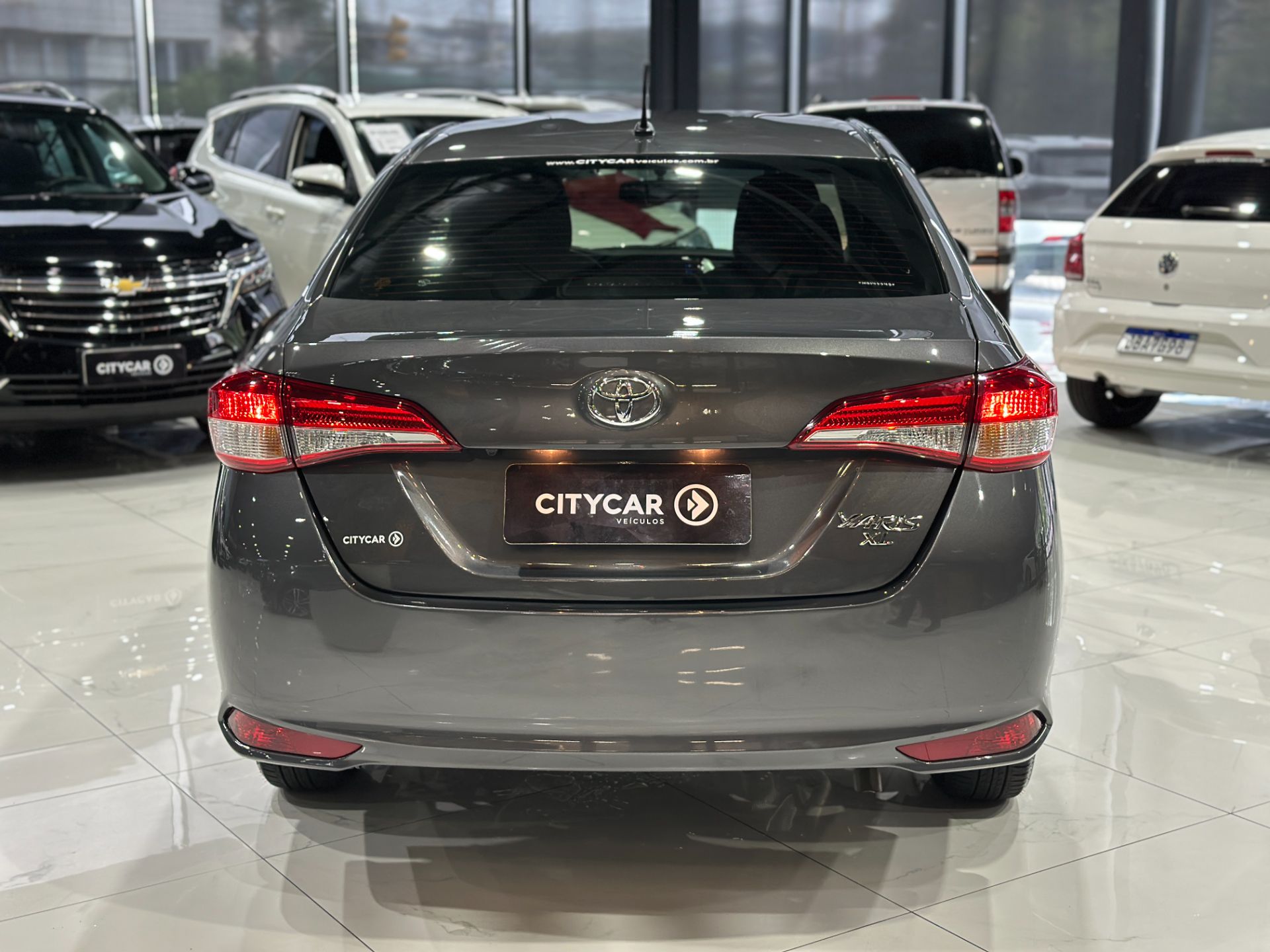 TOYOTA YARIS LX PLUS CONNECT SEDAN AUTOMATICO