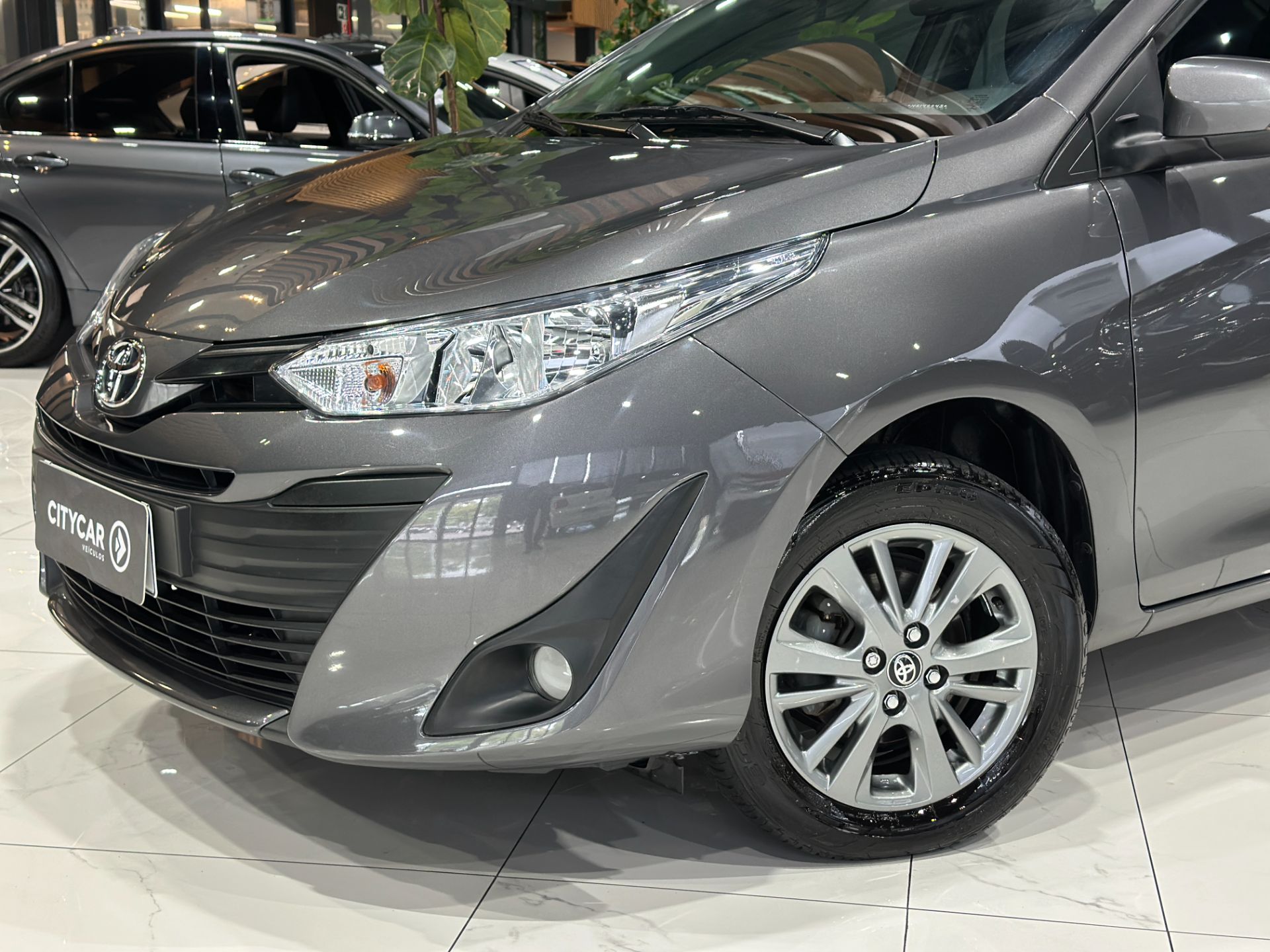 TOYOTA YARIS LX PLUS CONNECT SEDAN AUTOMATICO