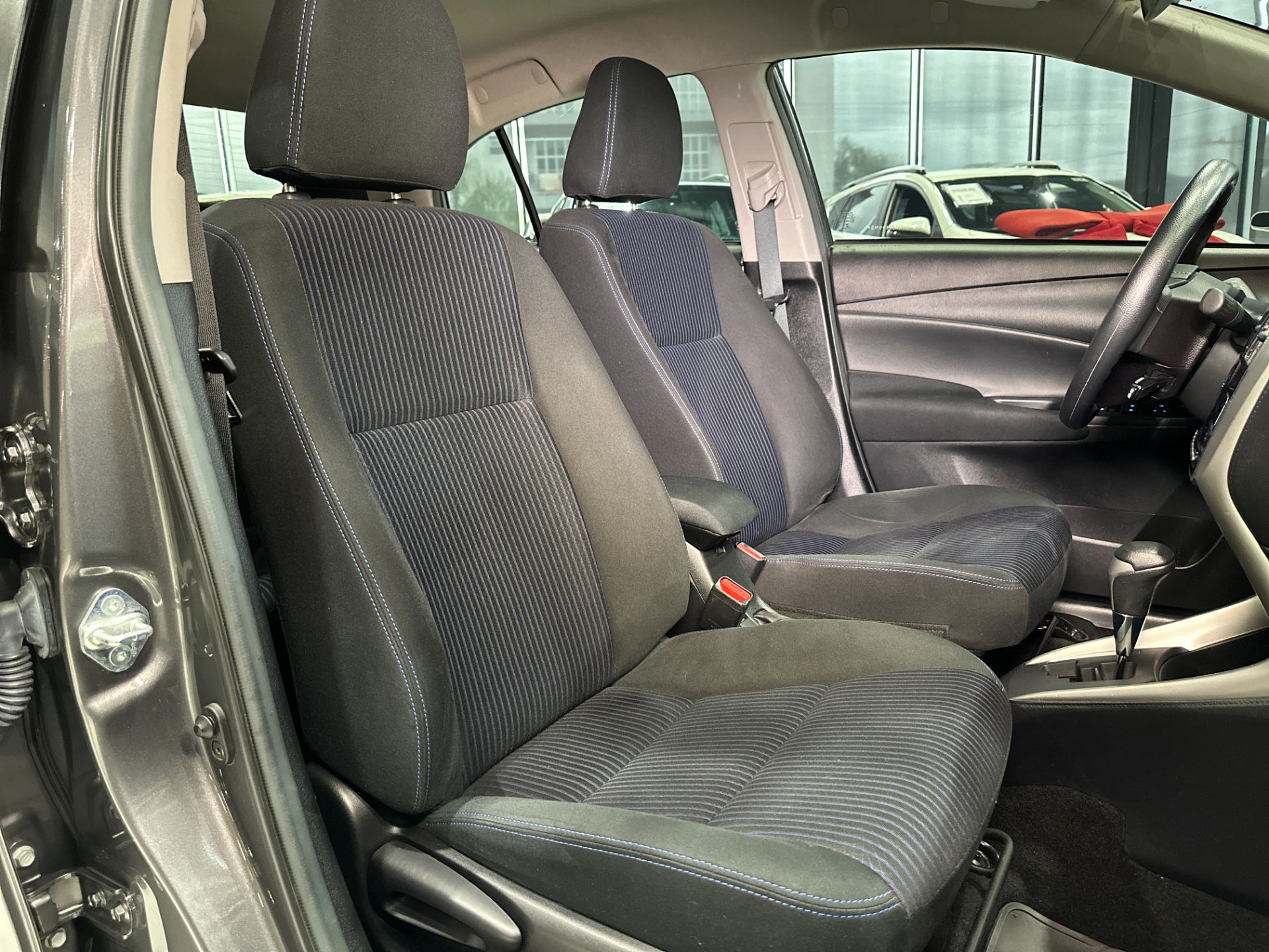 TOYOTA YARIS LX PLUS CONNECT SEDAN AUTOMATICO