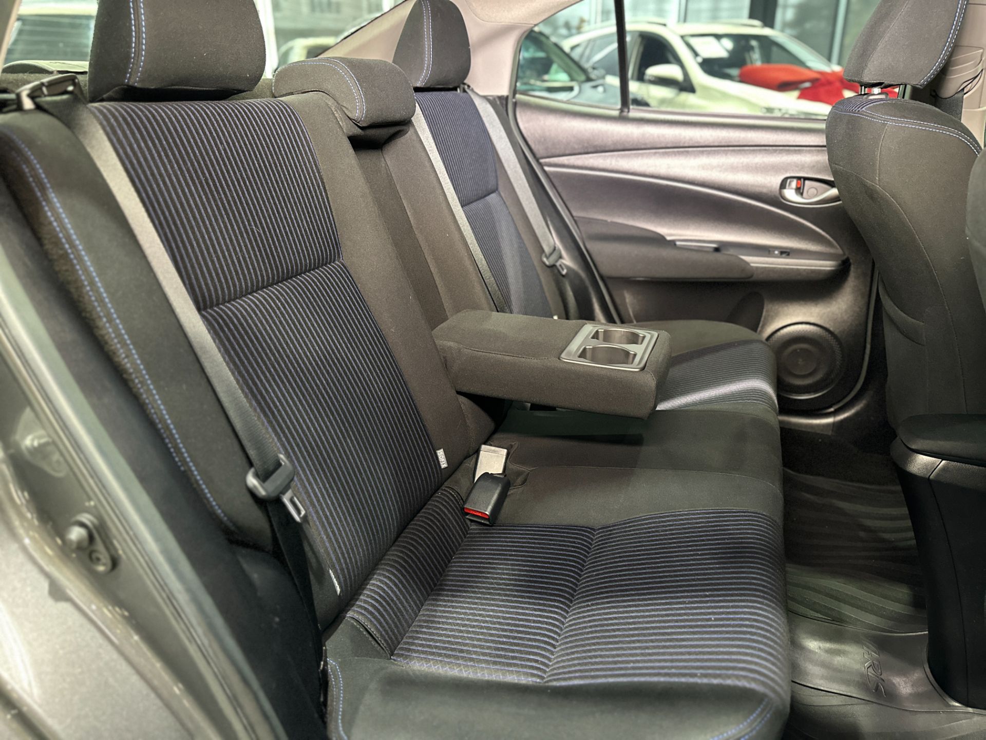 TOYOTA YARIS LX PLUS CONNECT SEDAN AUTOMATICO