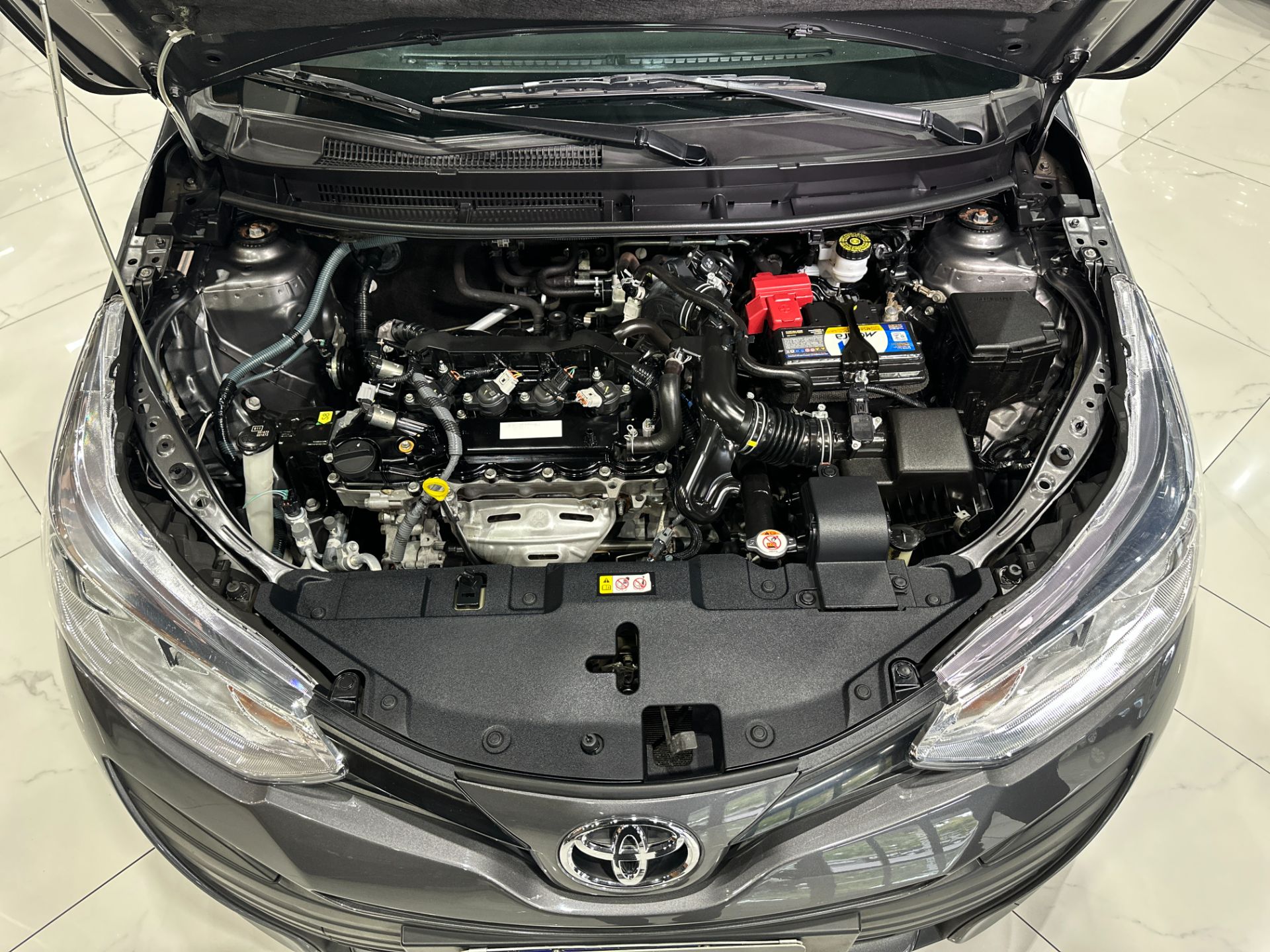 TOYOTA YARIS LX PLUS CONNECT SEDAN AUTOMATICO