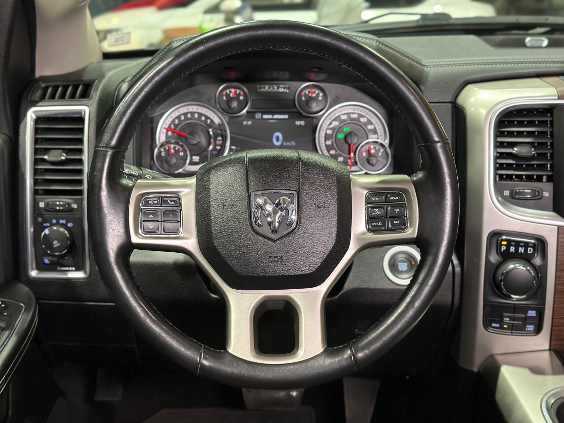 RAM CLASSIC LARAMIE 5.7 V8 4X4