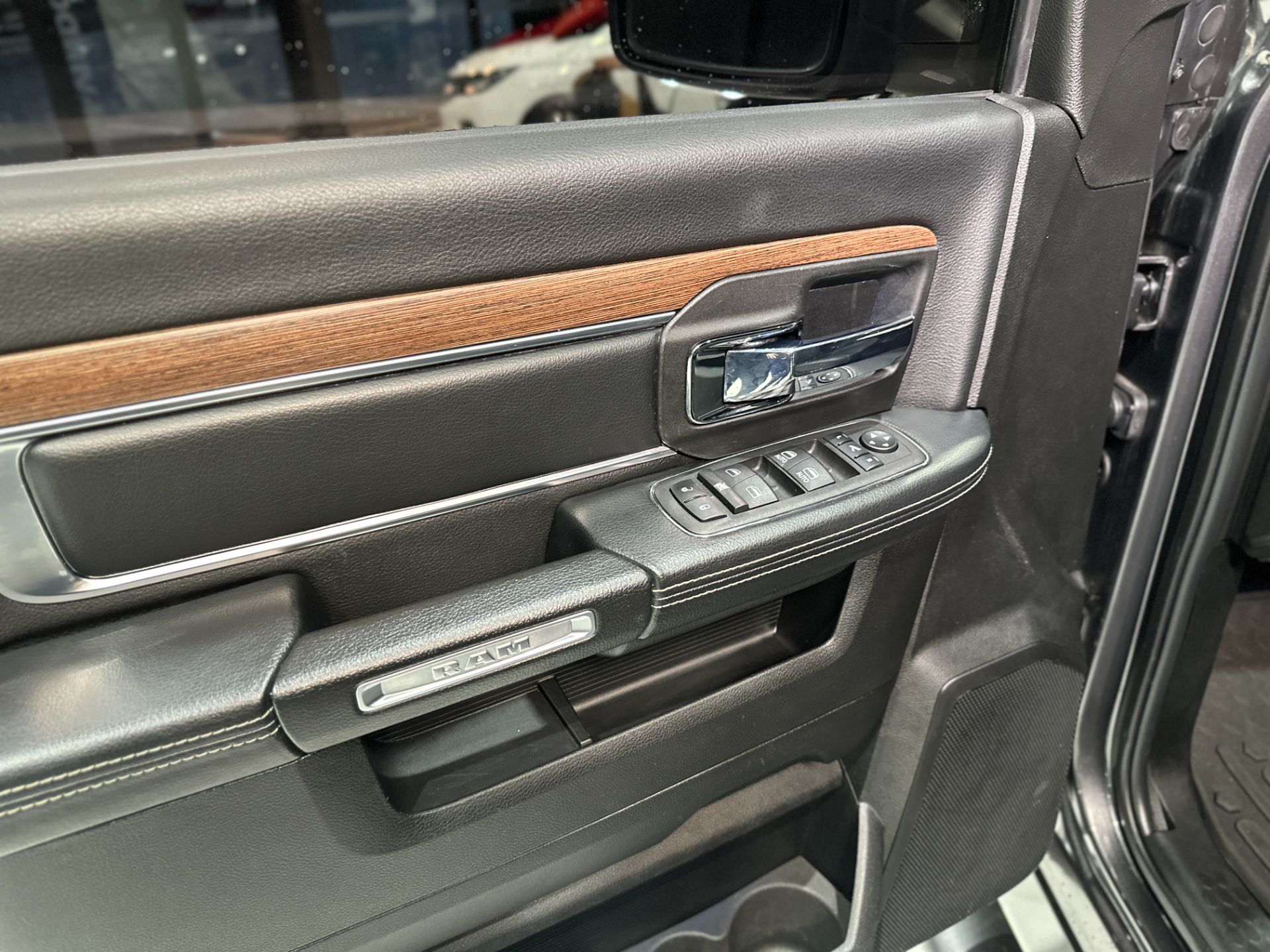 RAM CLASSIC LARAMIE 5.7 V8 4X4