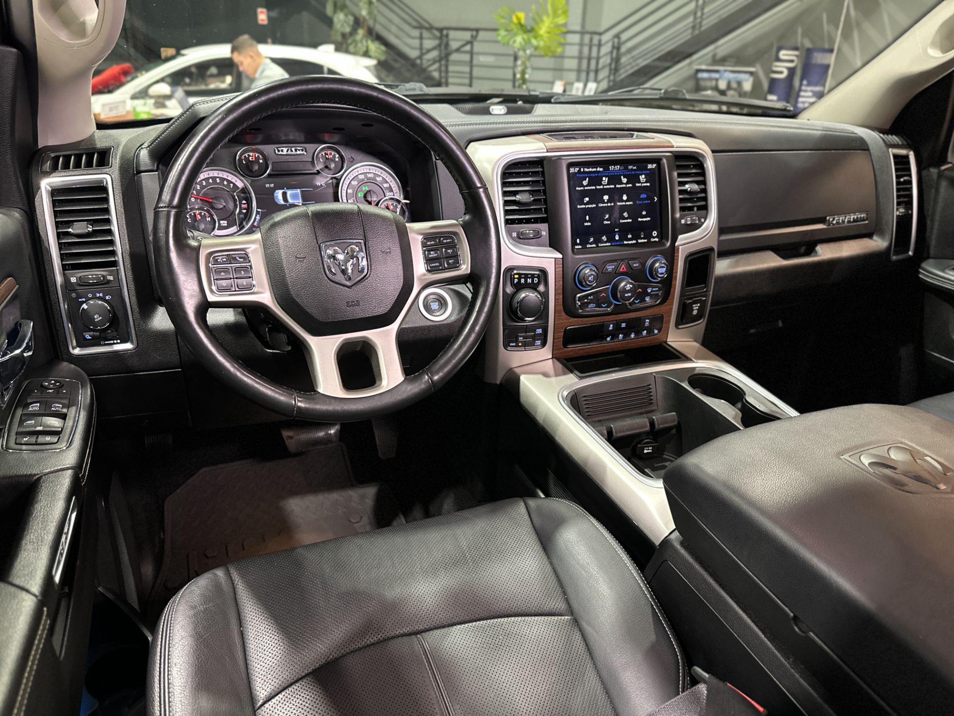 RAM CLASSIC LARAMIE 5.7 V8 4X4