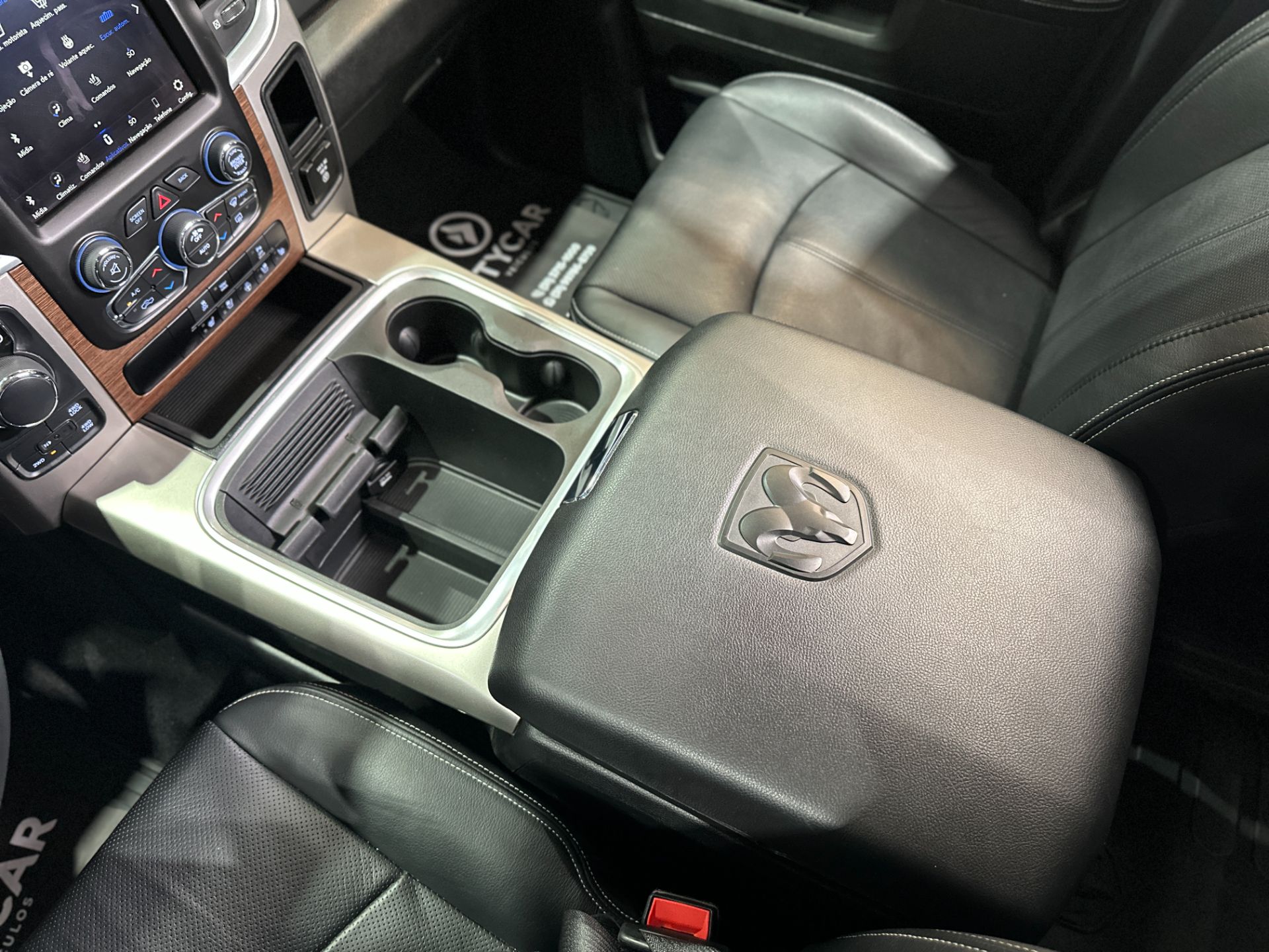 RAM CLASSIC LARAMIE 5.7 V8 4X4