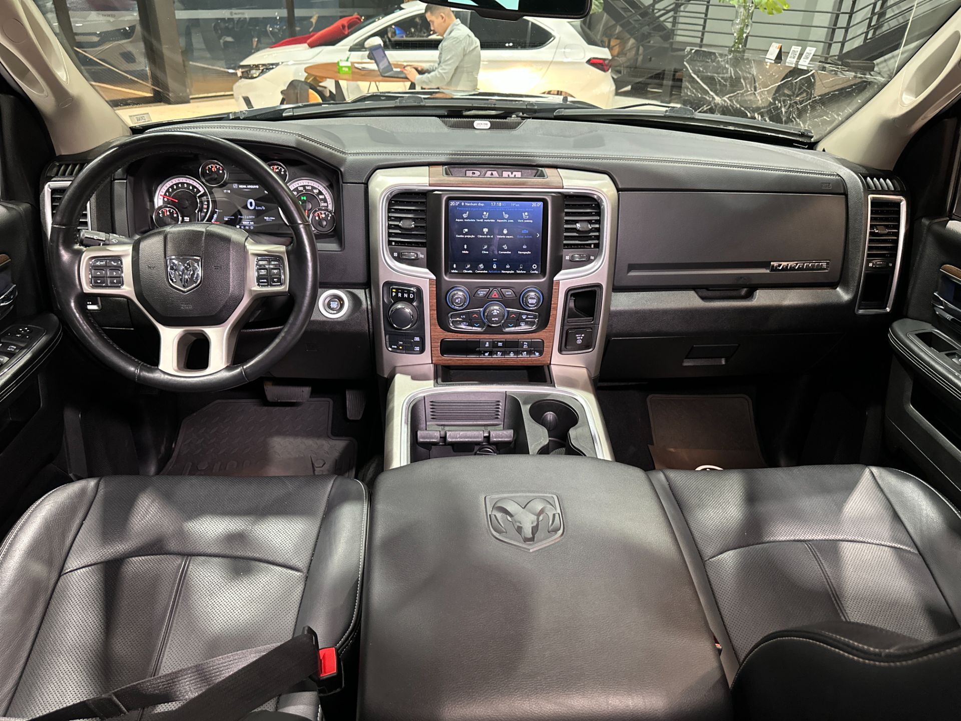 RAM CLASSIC LARAMIE 5.7 V8 4X4
