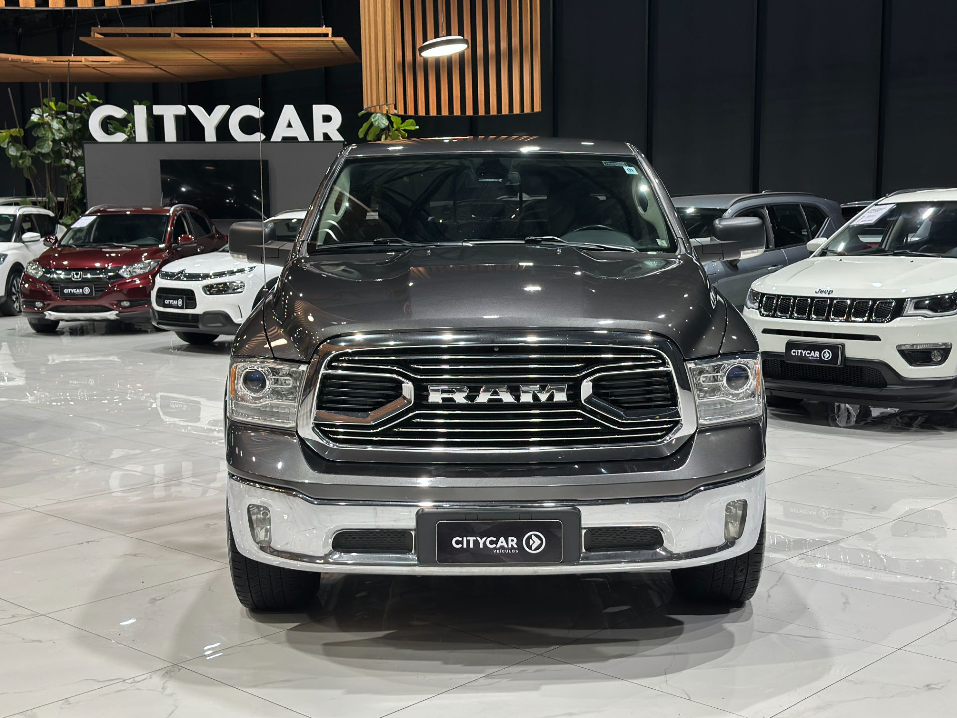 RAM CLASSIC LARAMIE 5.7 V8 4X4