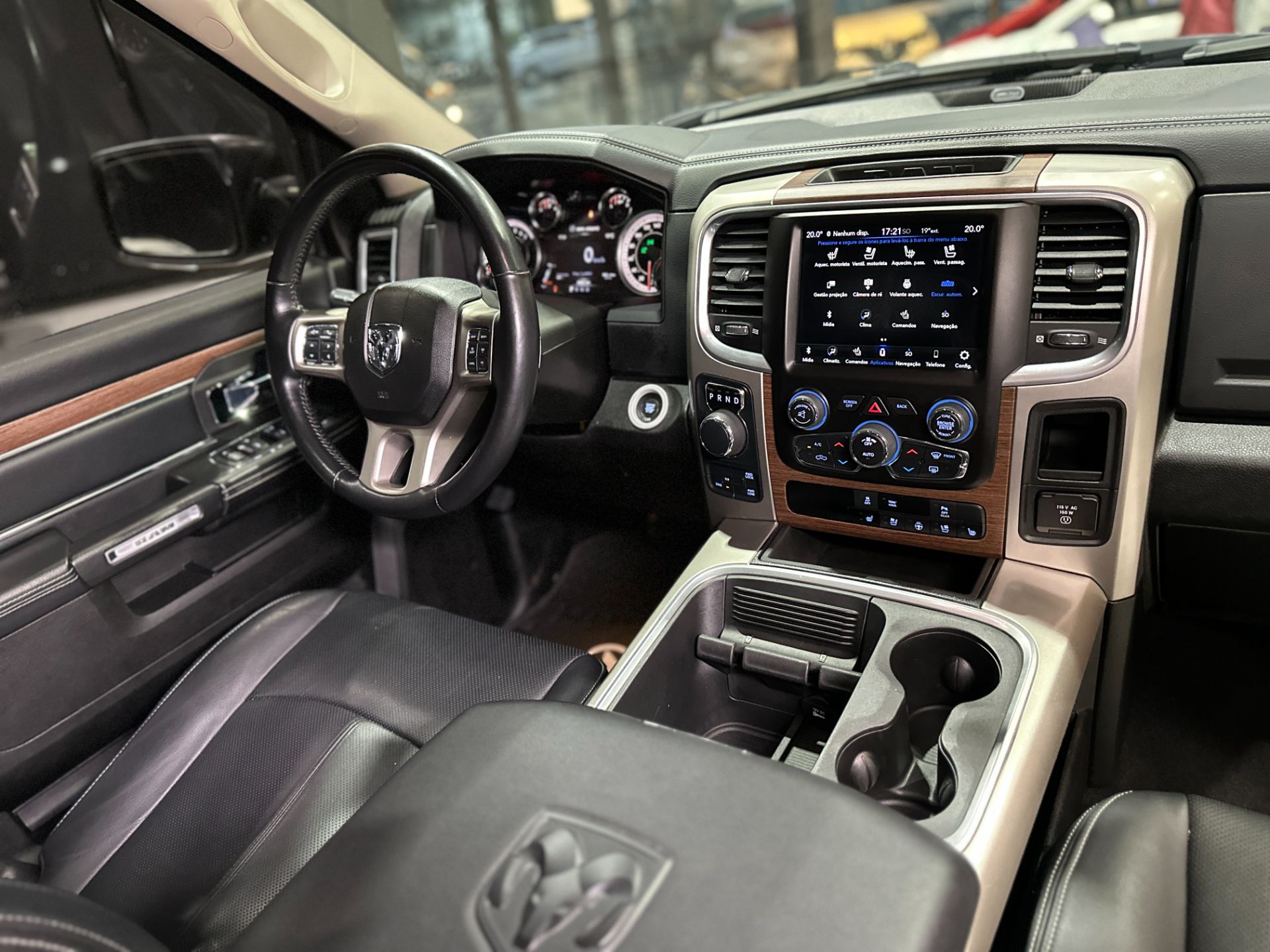 RAM CLASSIC LARAMIE 5.7 V8 4X4