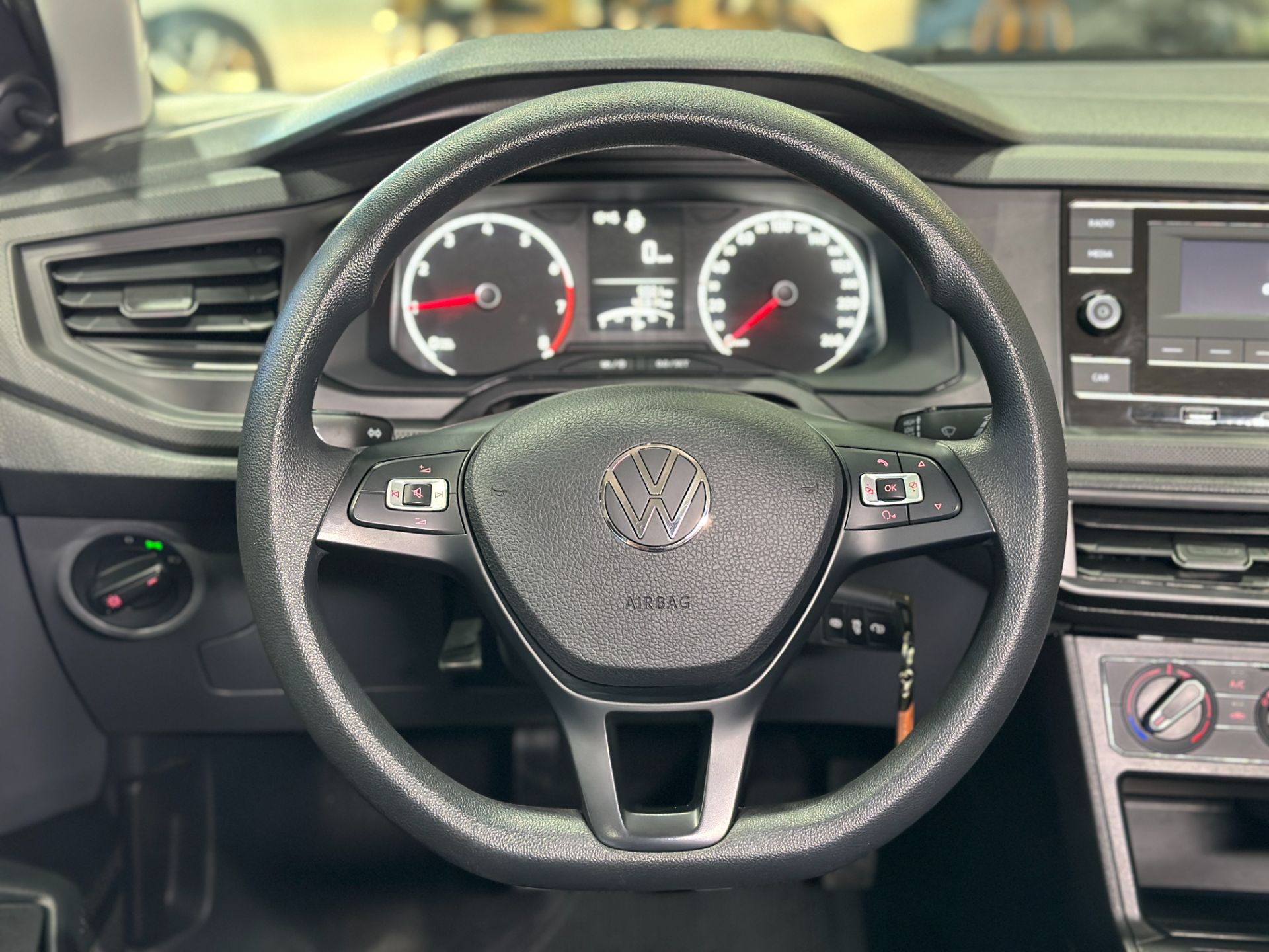 VOLKSWAGEN POLO 1.0 TRACK MANUAL