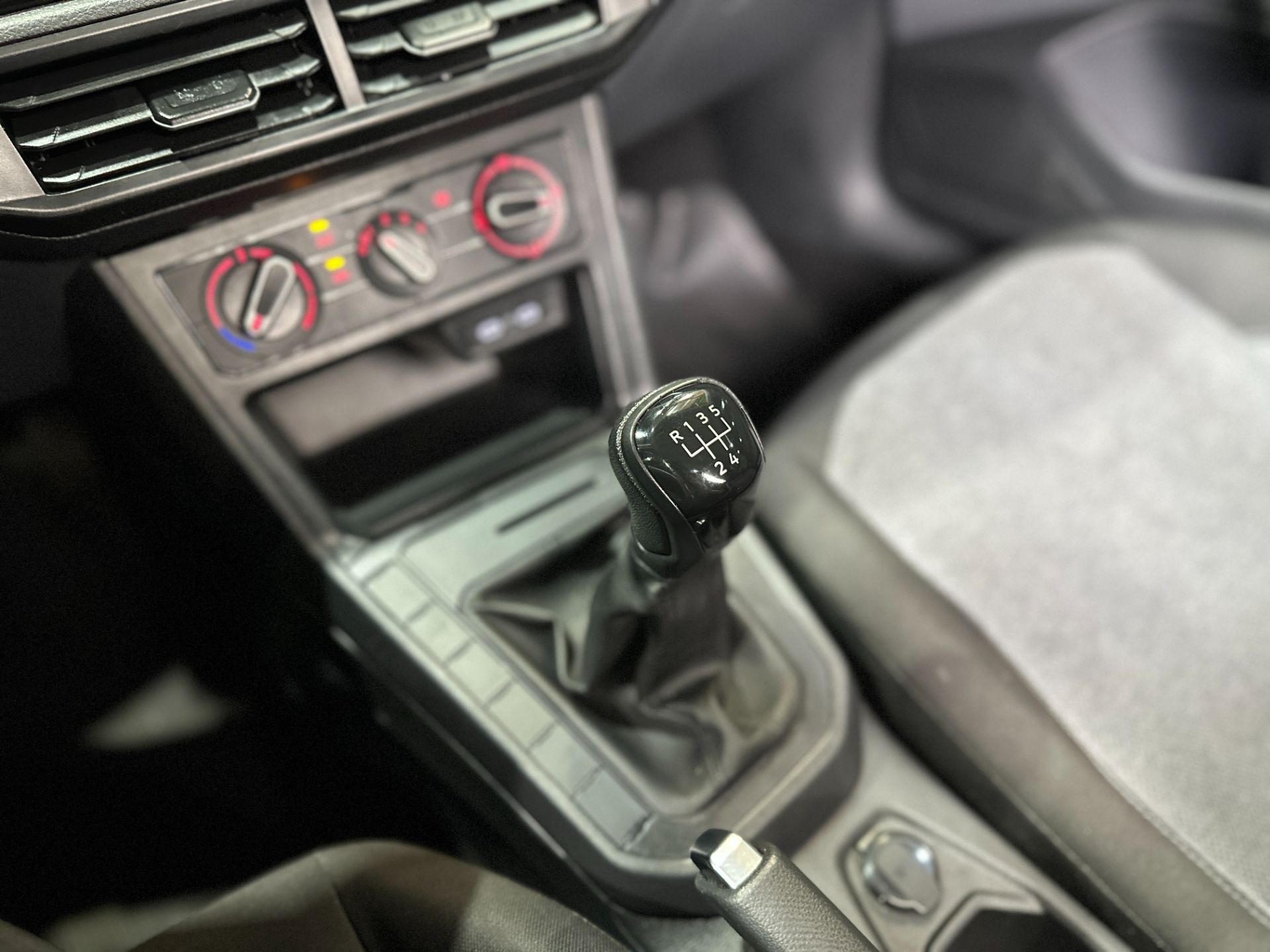 VOLKSWAGEN POLO 1.0 TSI MANUAL