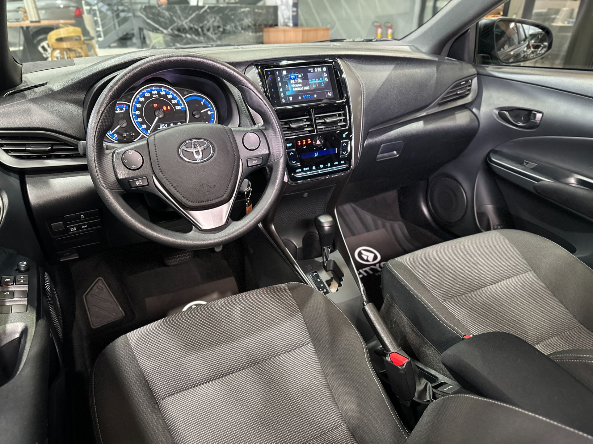 TOYOTA YARIS HATCH 1.5 FLEX