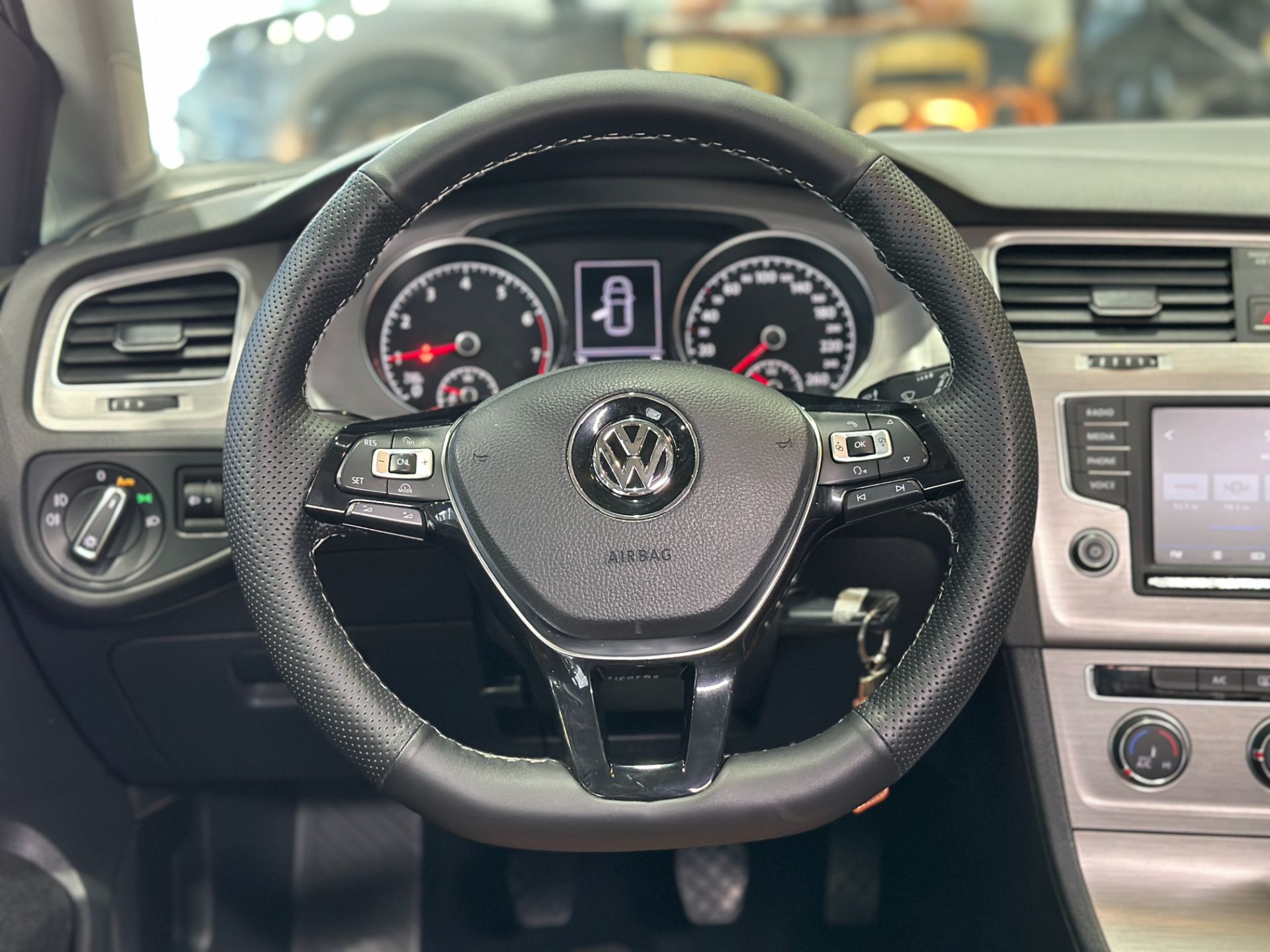 VOLKSWAGEN GOLF COMFORTLINE 1.0 TSI MANUAL