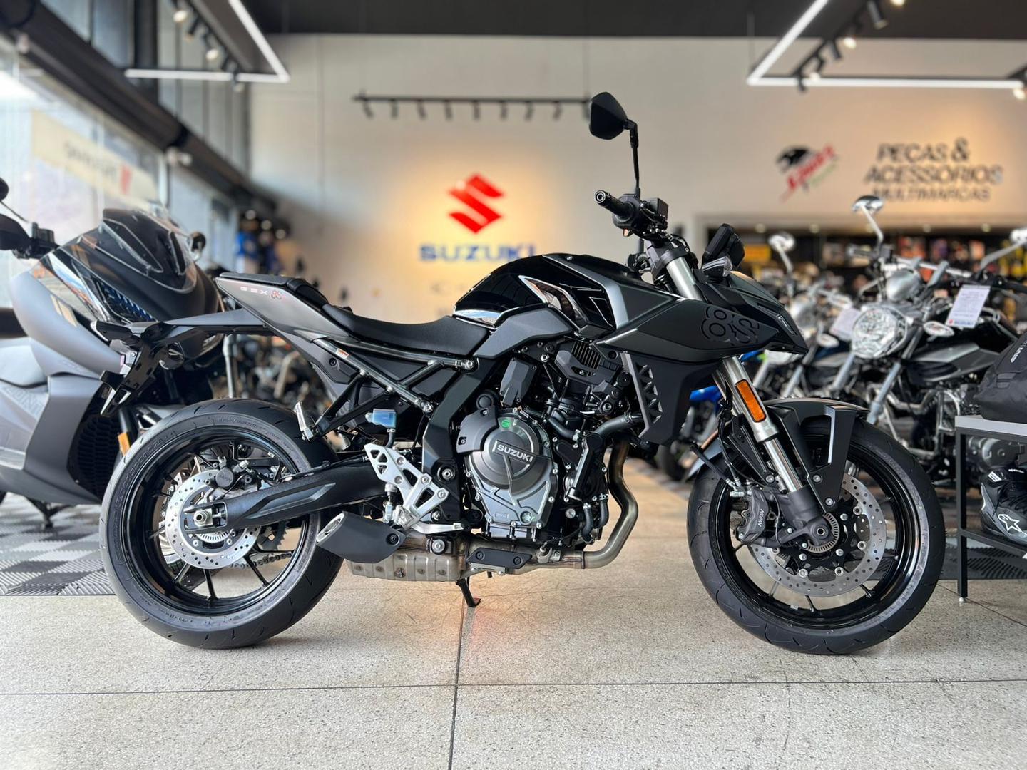 SUZUKI GSX-8S