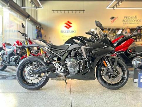 SUZUKI GSX 8R