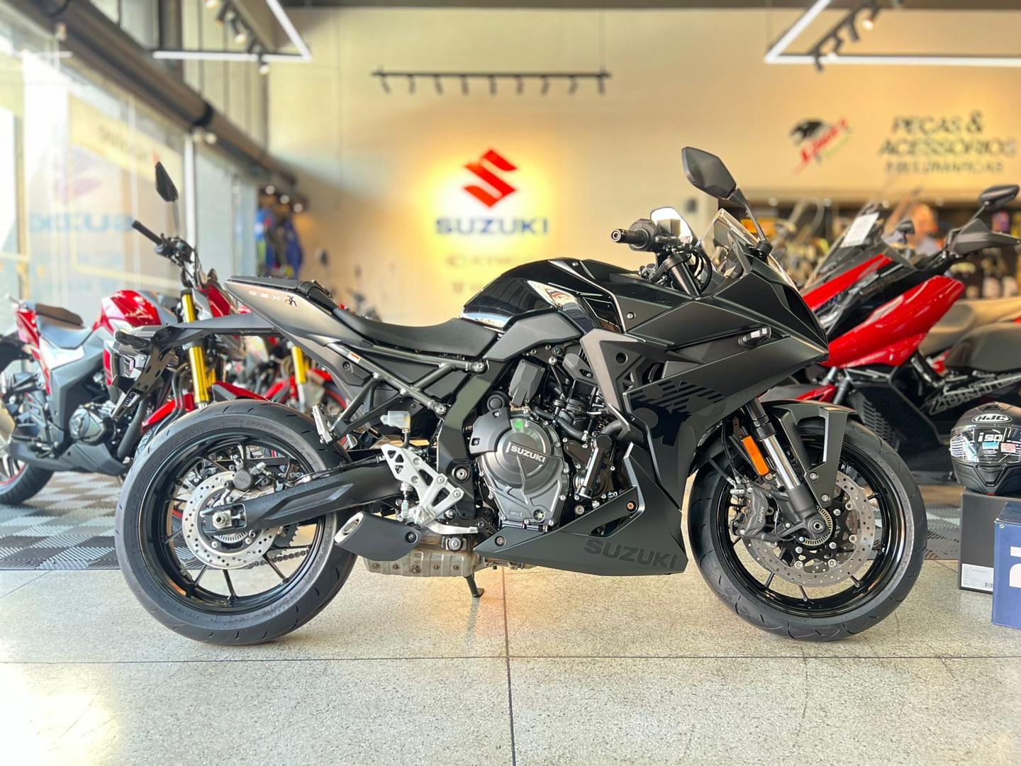 SUZUKI GSX 8R