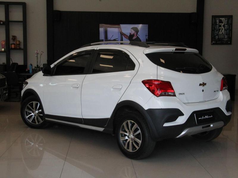 Chevrolet Onix 14mt Act - foto 6