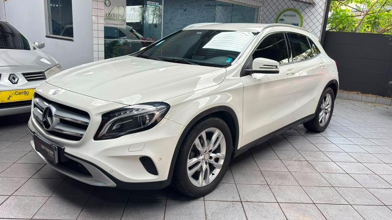 MERCEDES-BENZ GLA200