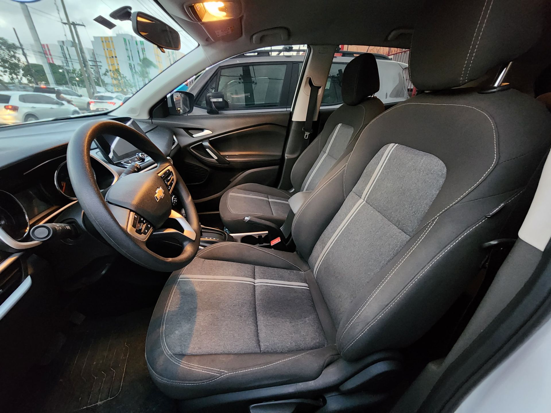 CHEVROLET tracker t a lt