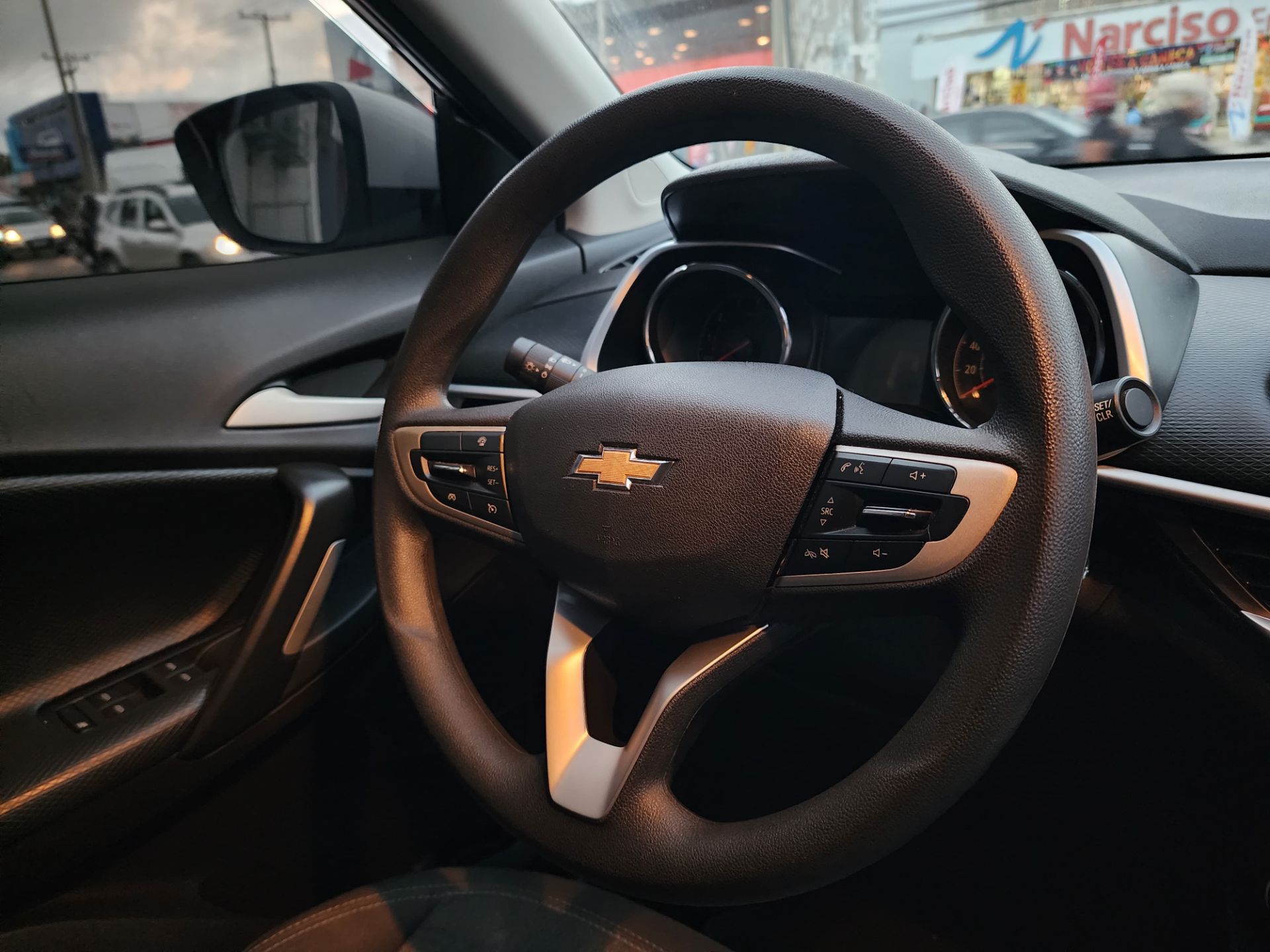 CHEVROLET tracker t a lt