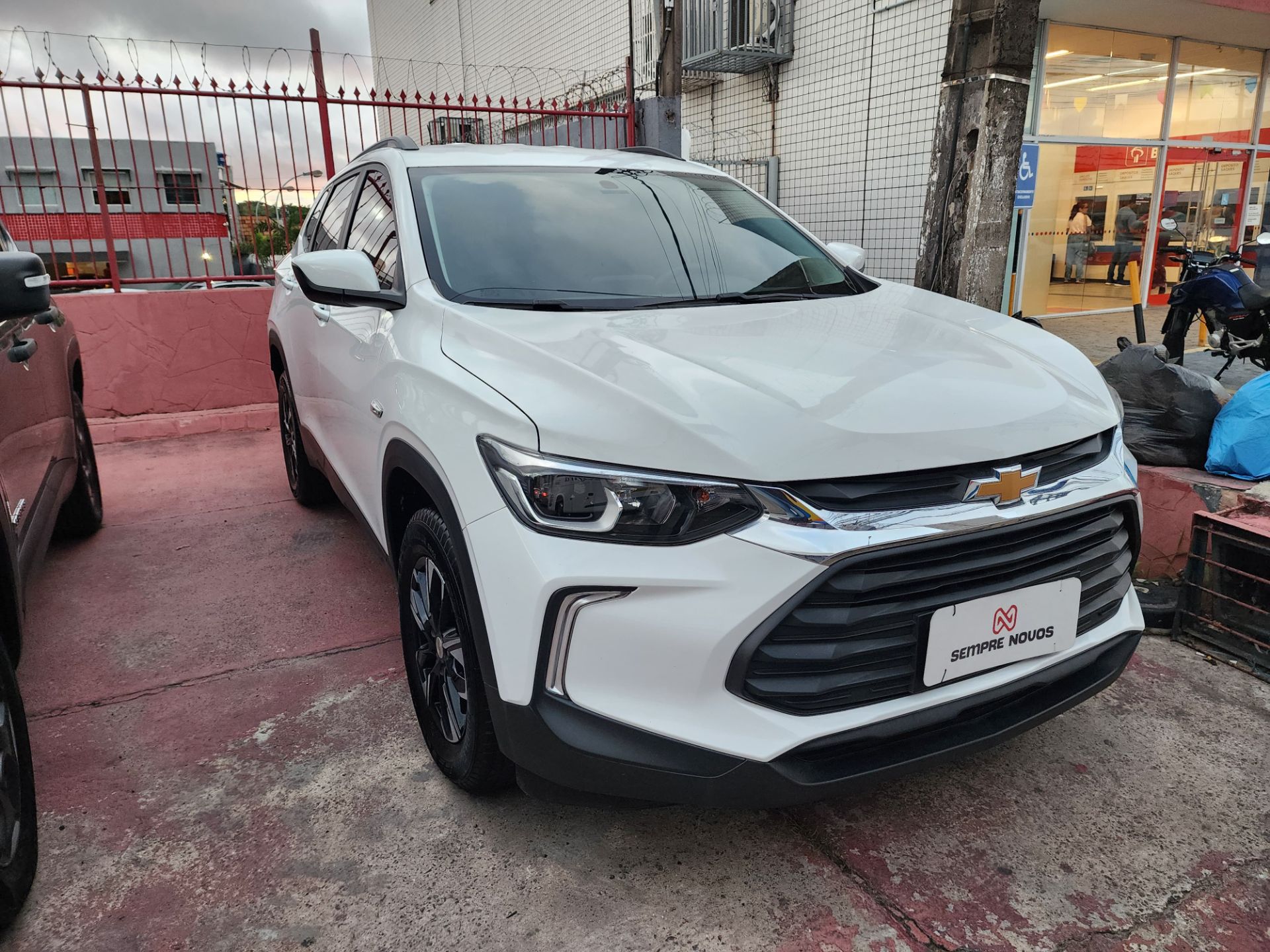 CHEVROLET tracker t a lt