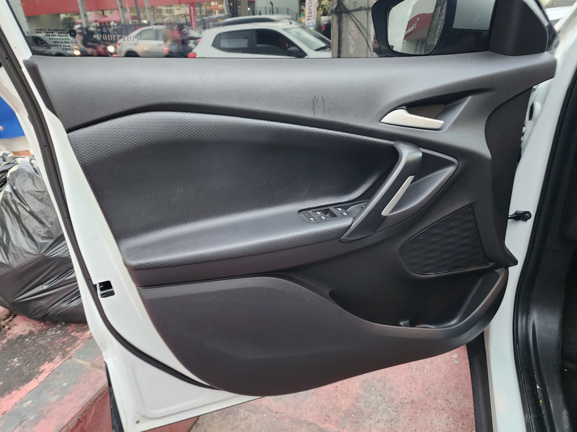CHEVROLET tracker t a lt