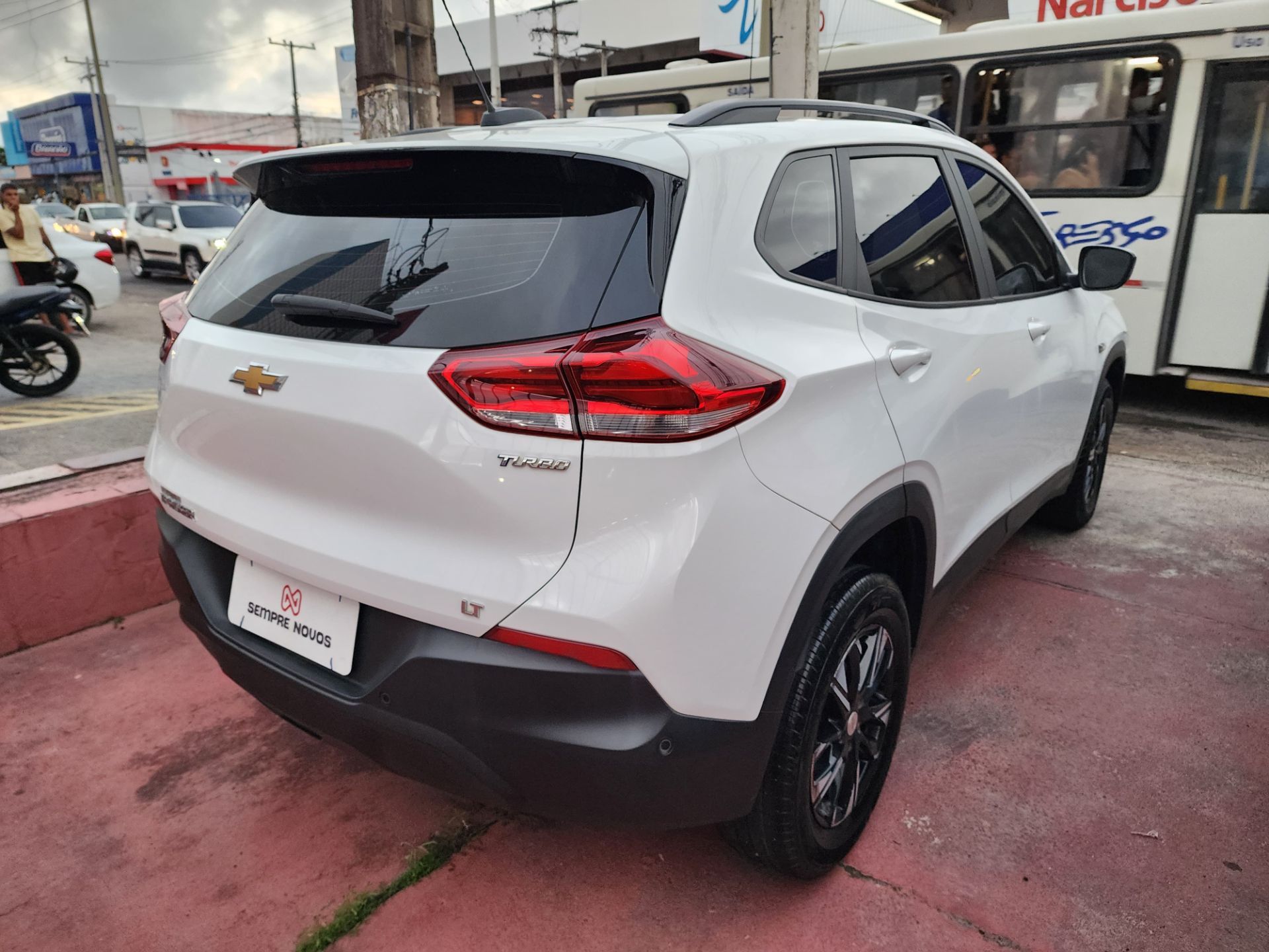 CHEVROLET tracker t a lt