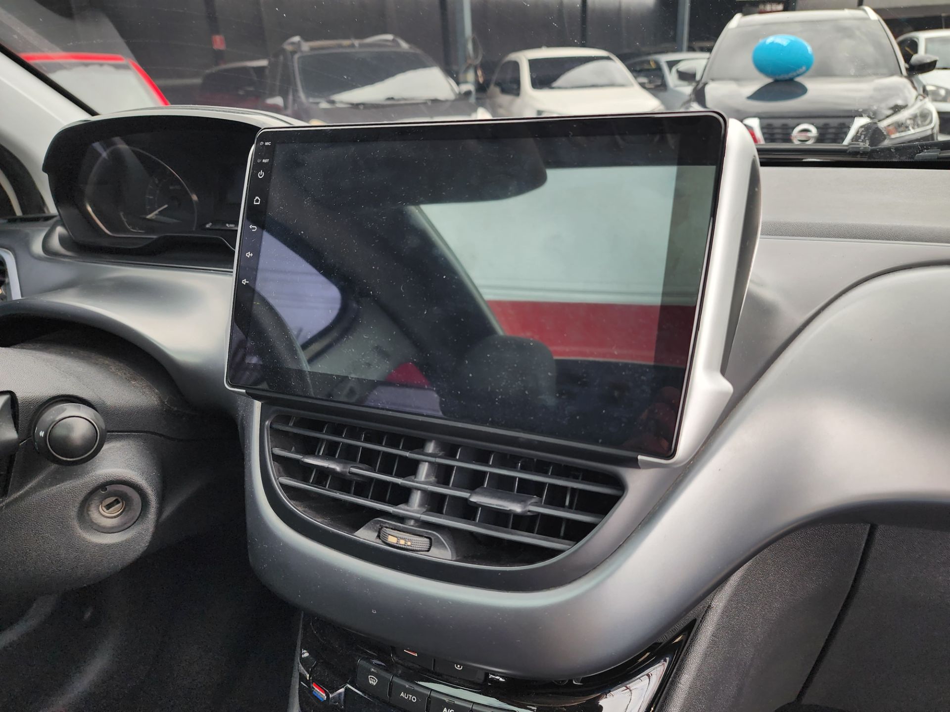PEUGEOT 208 griffe a