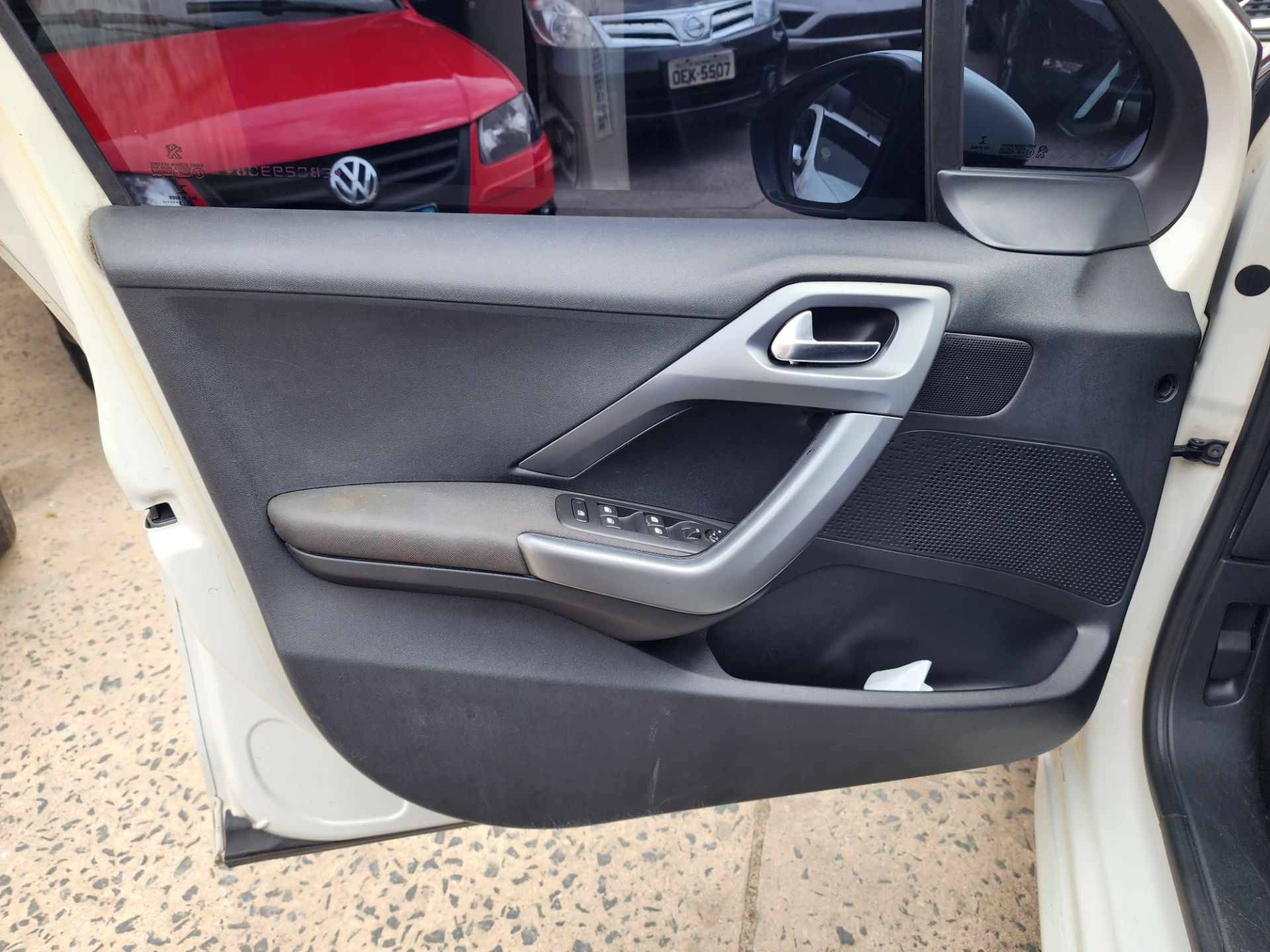 PEUGEOT 208 griffe a