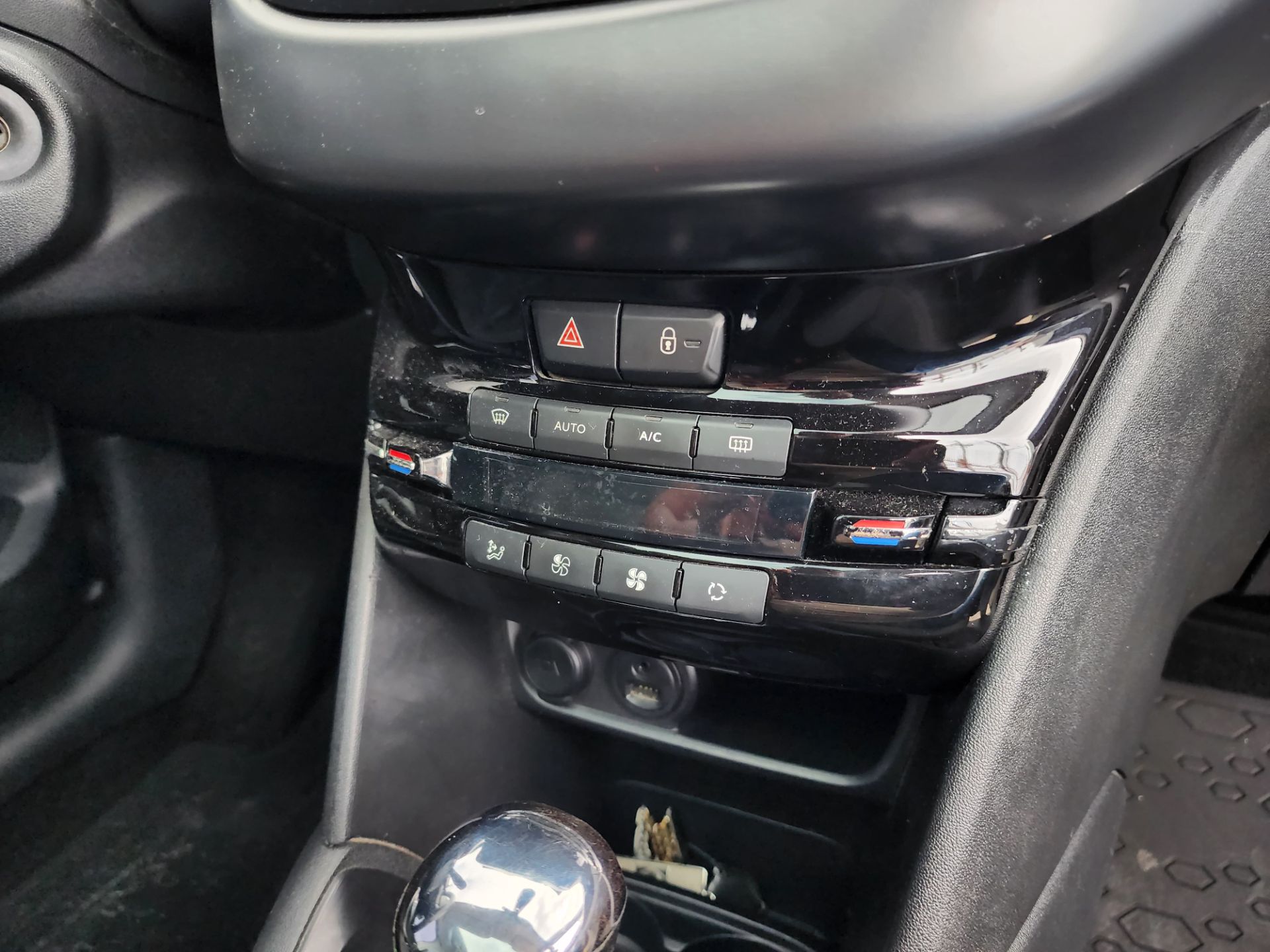 PEUGEOT 208 griffe a