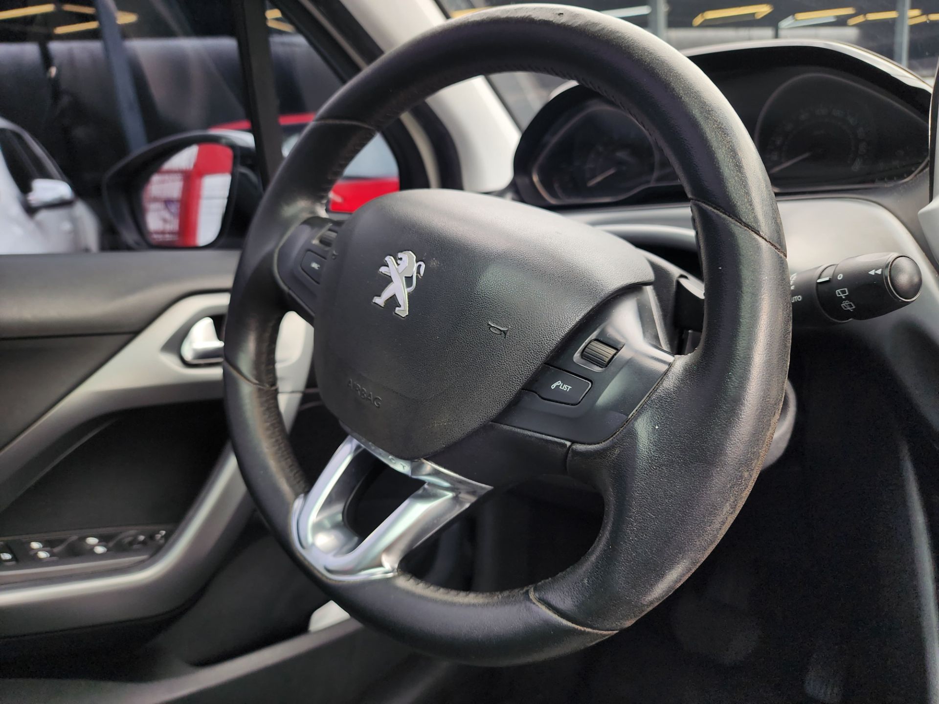 PEUGEOT 208 griffe a