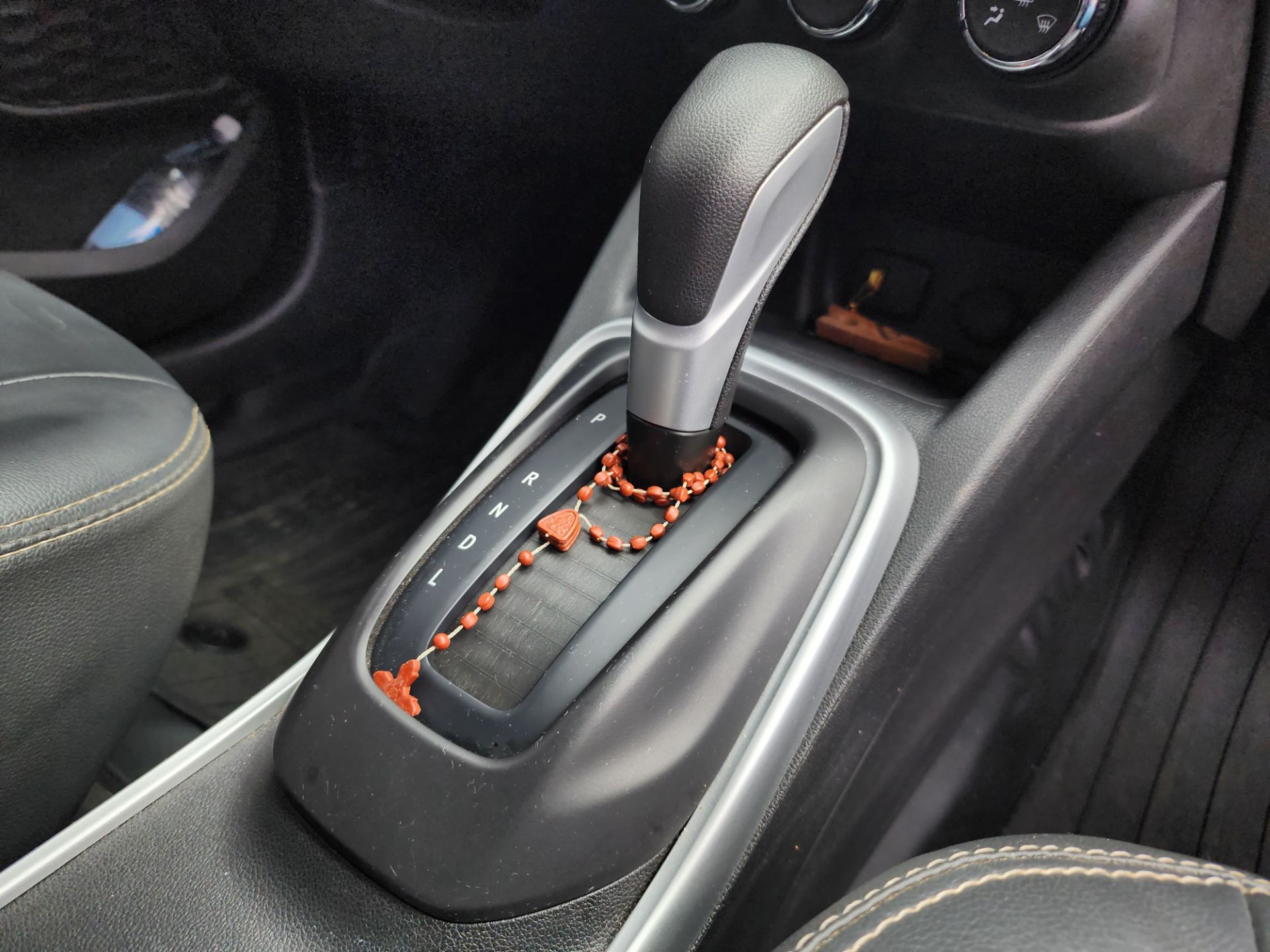 CHEVROLET tracker t a lt