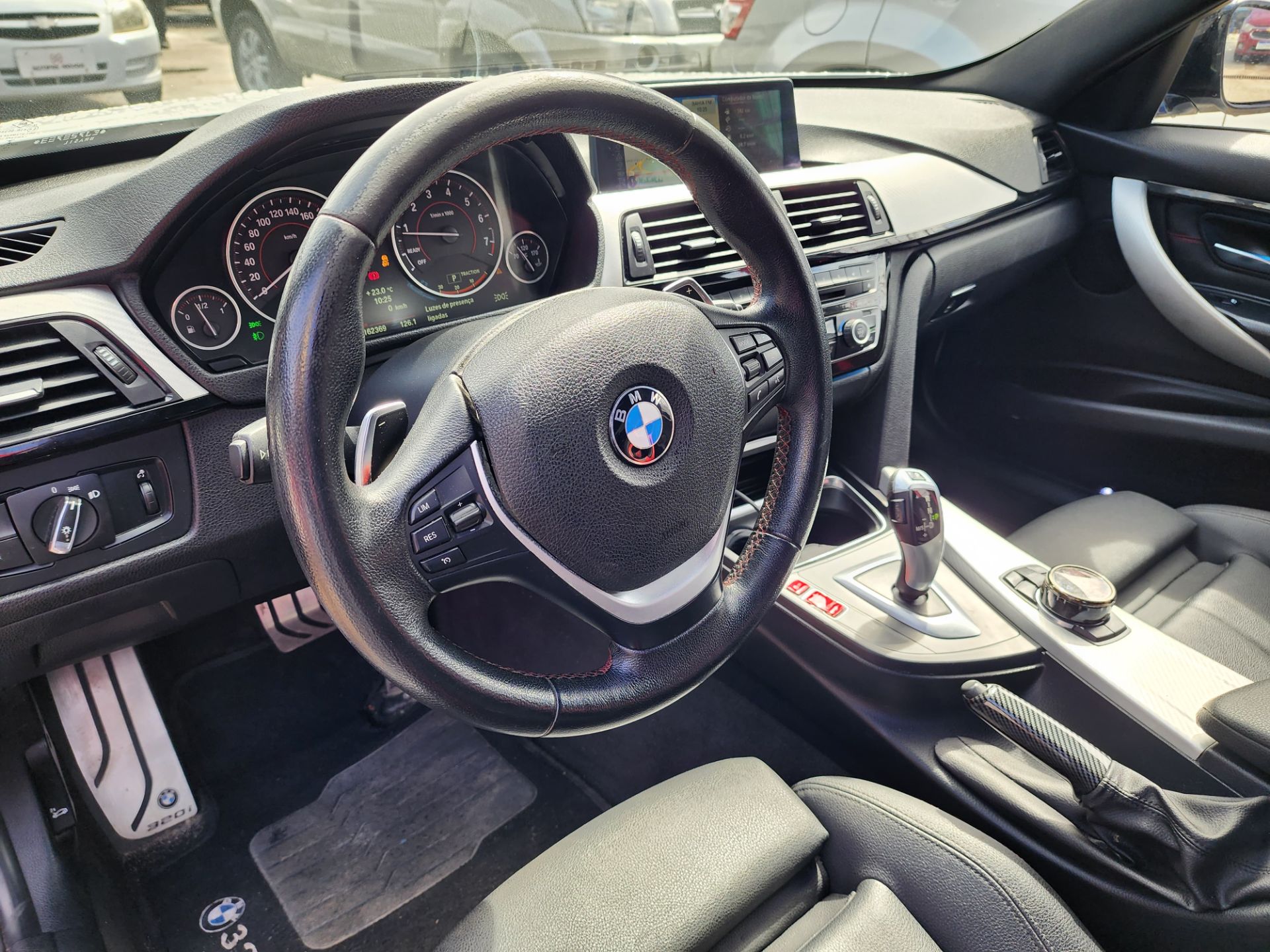 BMW 320i 3b11