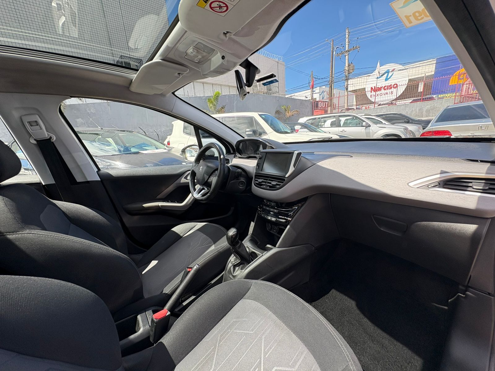 PEUGEOT 208 allure mt