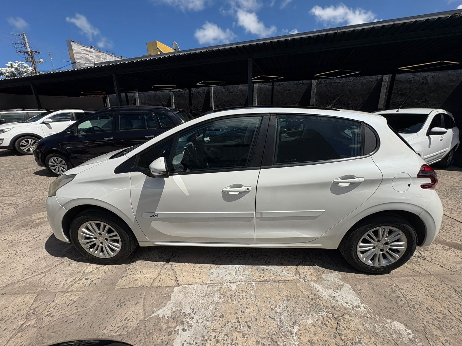 PEUGEOT 208 allure mt