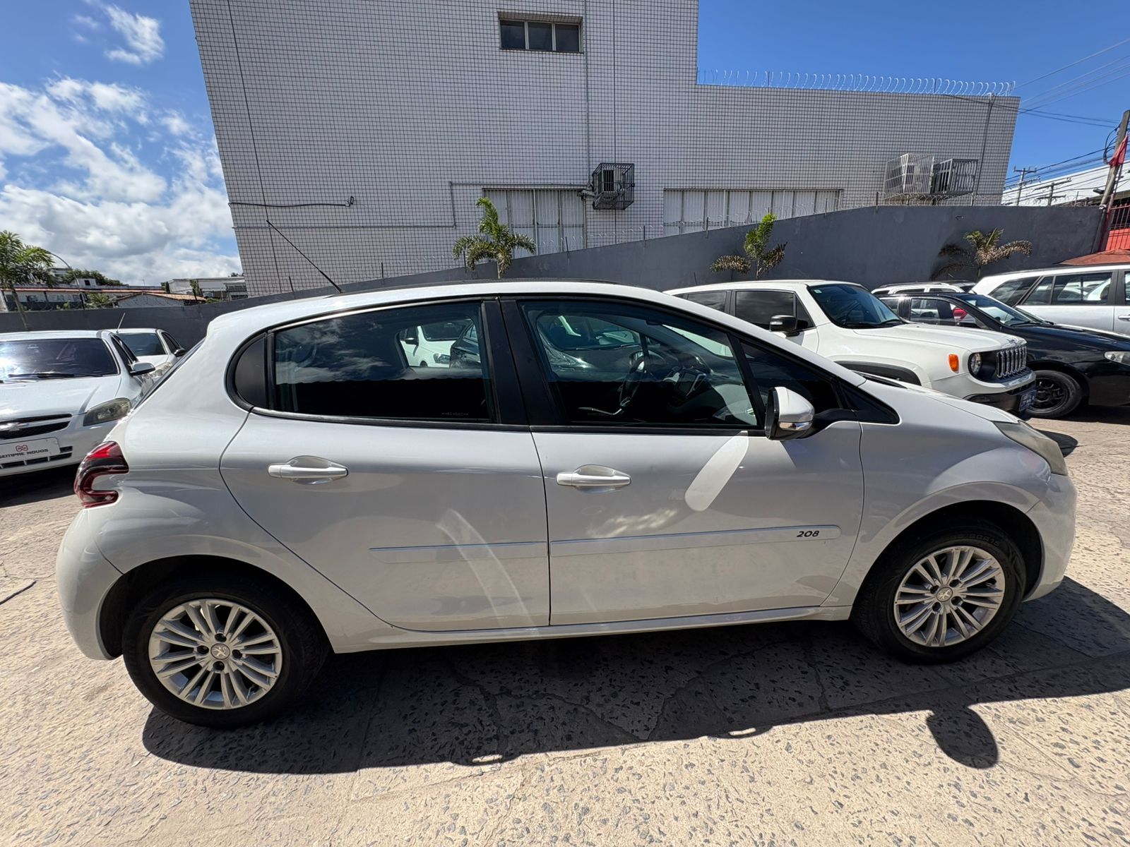 PEUGEOT 208 allure mt