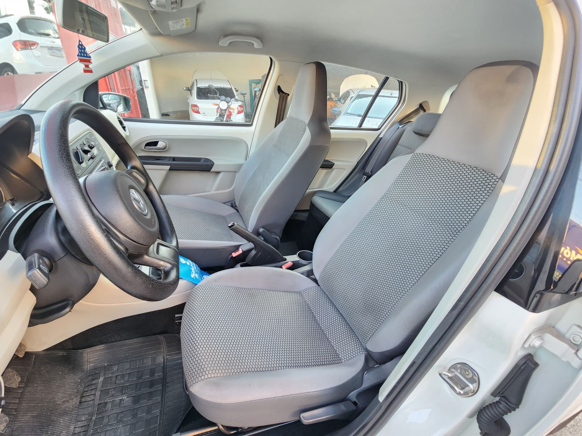 VOLKSWAGEN up move mdv tsi
