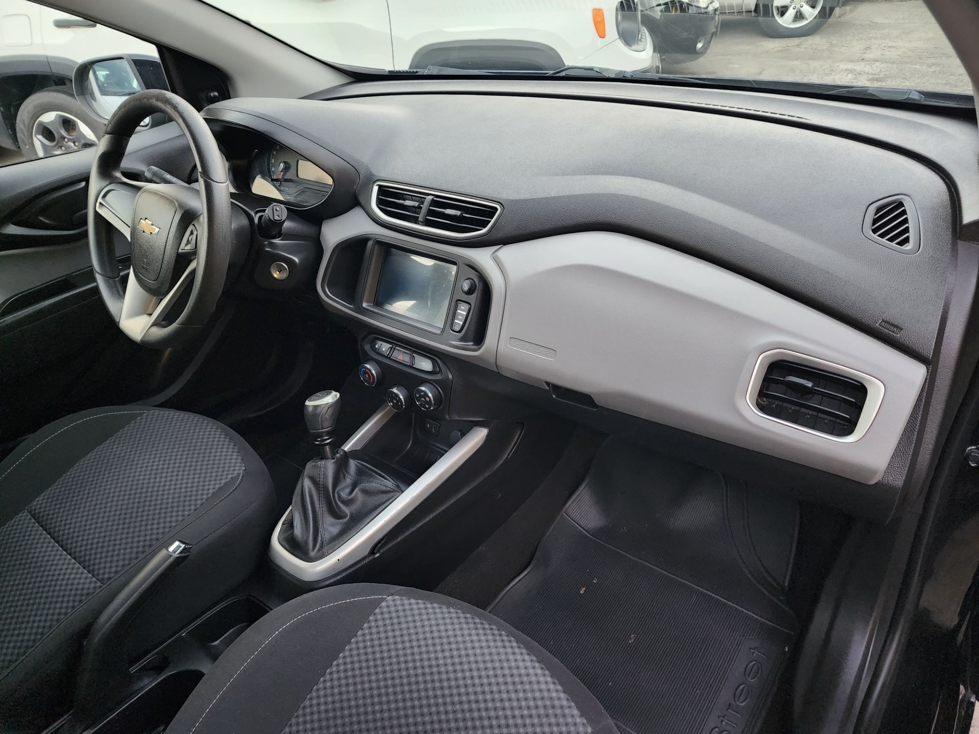 CHEVROLET onix lt 1.0 mecanico 4p